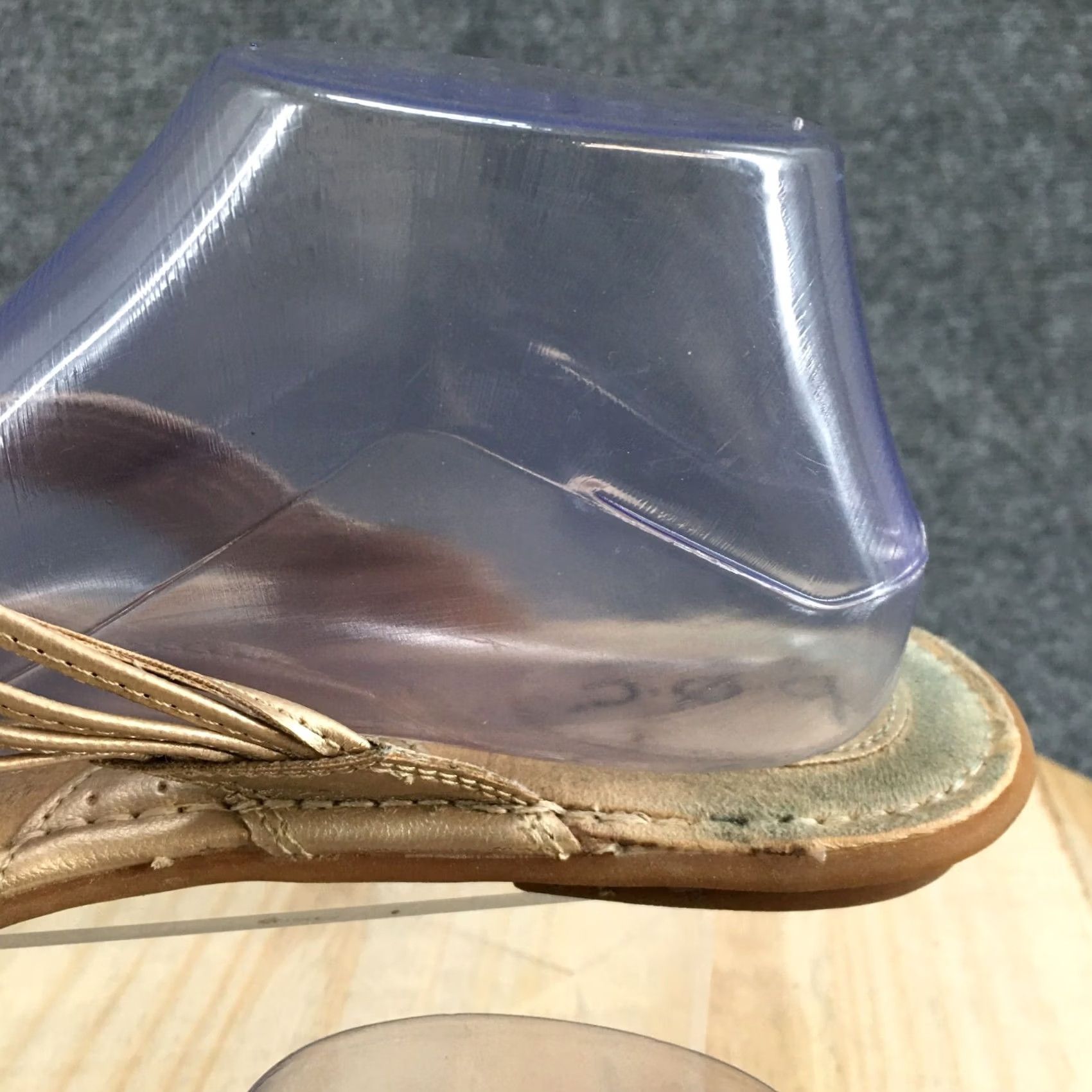 Born Born Concept Sandals Womens 8 Slip On Flat Thong C28346 Gold Faux Leather Size US 8 / IT 38 - 4 Thumbnail