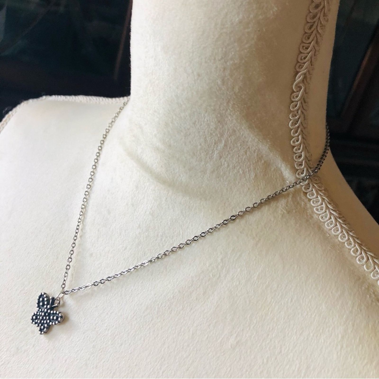 Vintage Vintage bubble butterfly pendant on chain necklace Size ONE SIZE - 4 Thumbnail