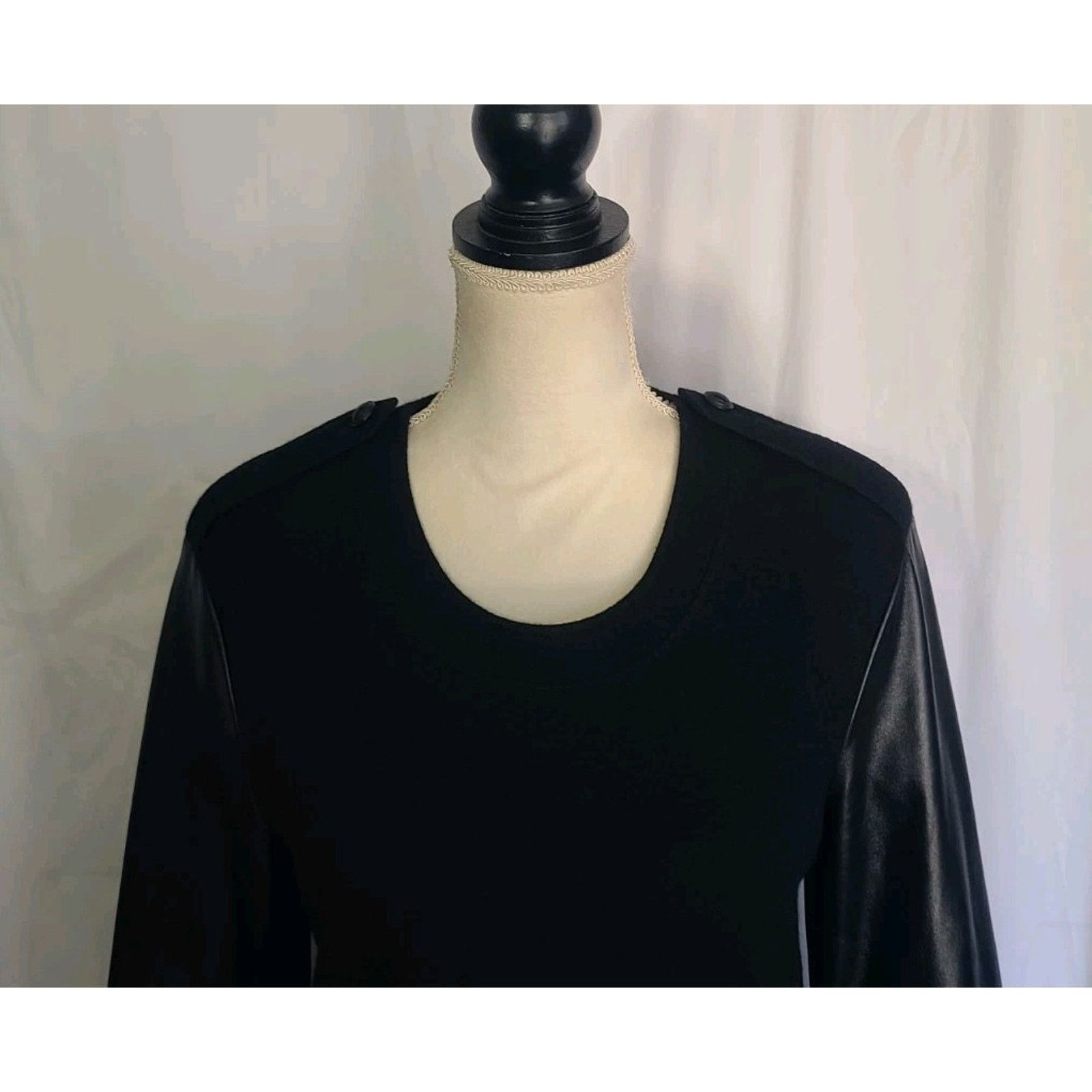 Burberry AUTHENTIC Burberry Black Wool Leather Sleeves Sweater Medium Size M / US 6-8 / IT 42-44 - 3 Thumbnail