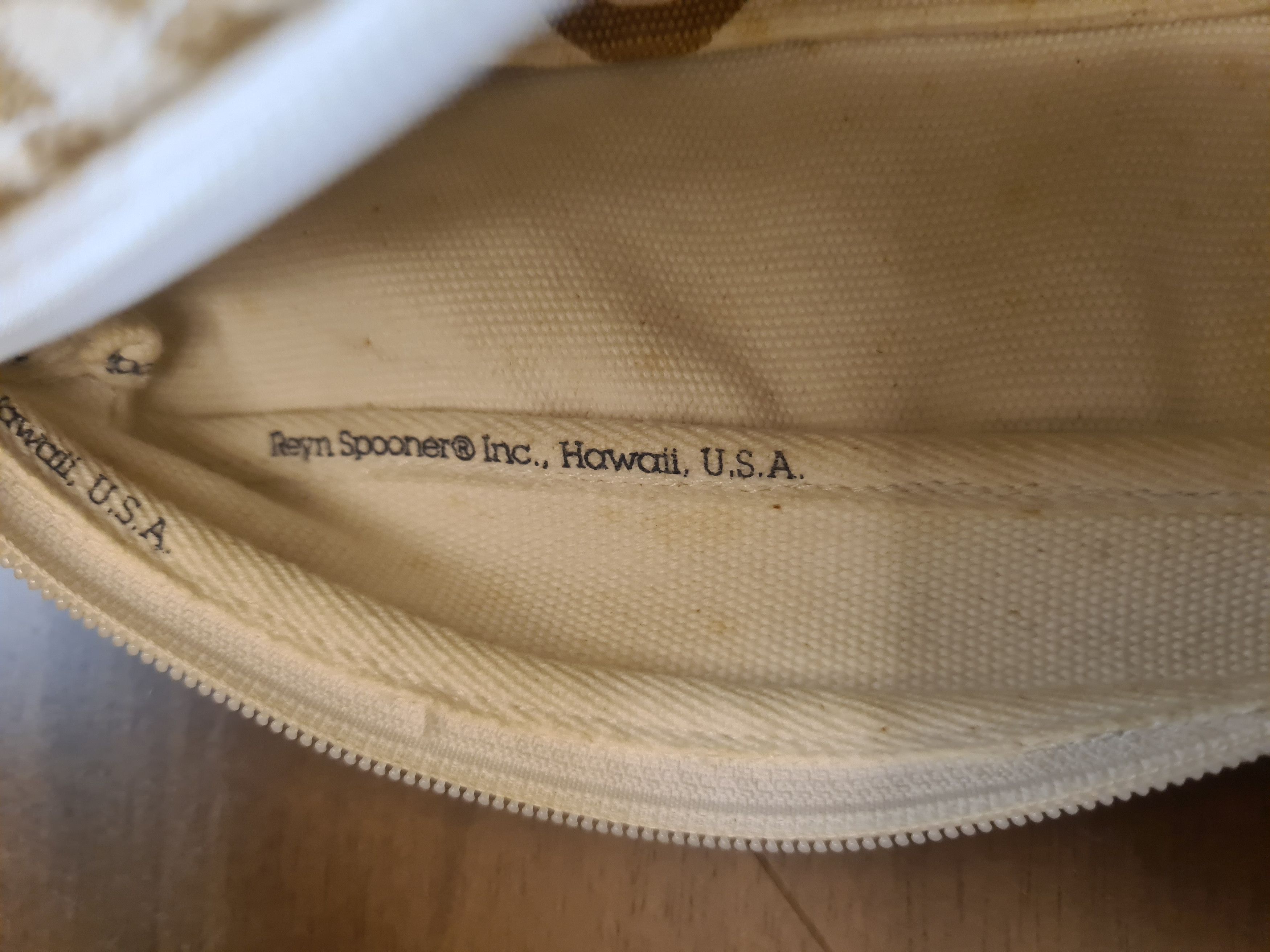 Reyn Spooner Reyn spooner banana newspaper slingbag Size ONE SIZE - 4 Thumbnail