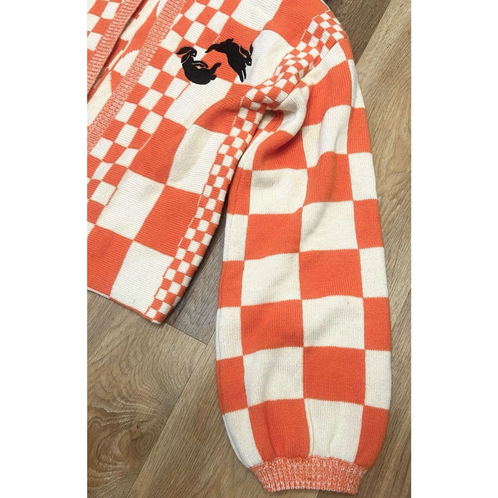 Vintage VINTAGE Harry Styles Hidden Angels Bunny Love On Tour Orange Checkered Cardigan S Womens Cardigan Size S Orange Bunny Love On Tour Cardigan Shirts? Size S / US 4 / IT 40 - 2 Thumbnail
