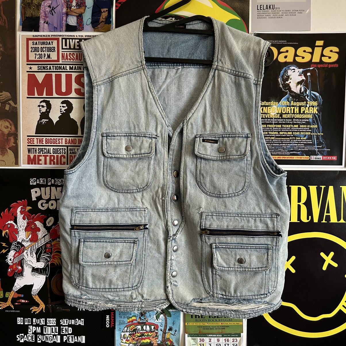 Vintage Vintage Edsone Distressed Denim Vest Size US M / EU 48-50 / 2 - 1 Thumbnail