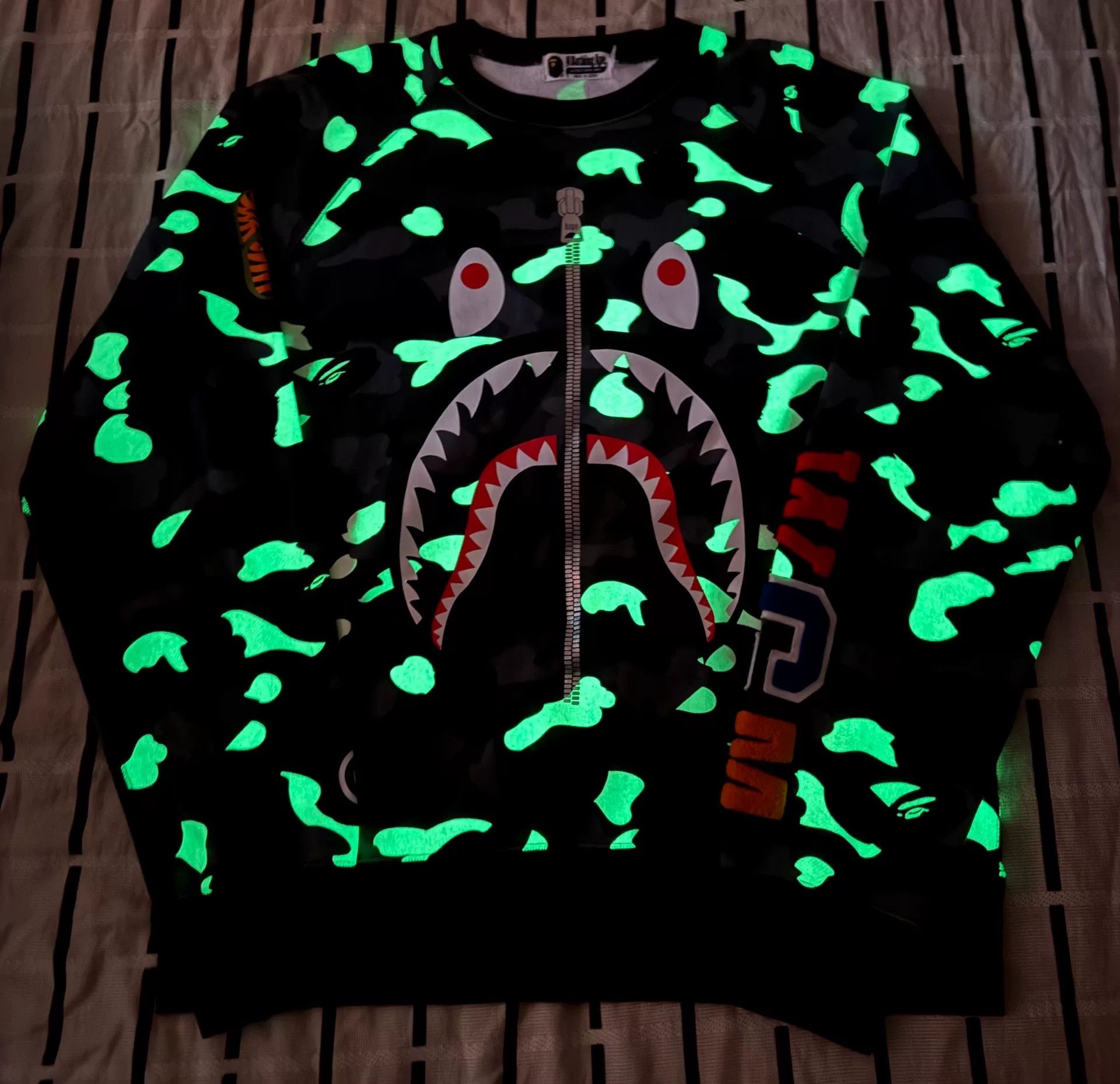 Bape Shark Camo Hoodie XL Men