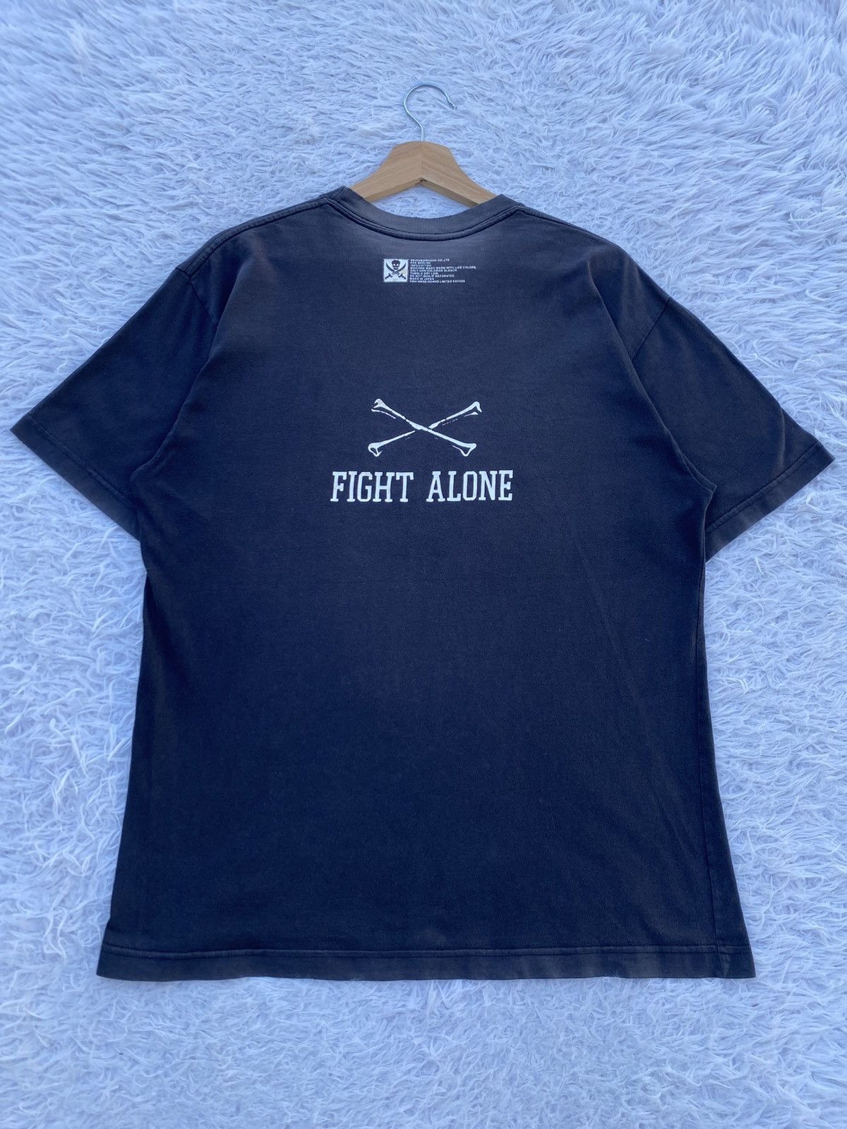 Neighborhood Rare Vintage 2004 Neighborhood "Fight Alone" Tshirt Size US L / EU 52-54 / 3 - 2 Thumbnail