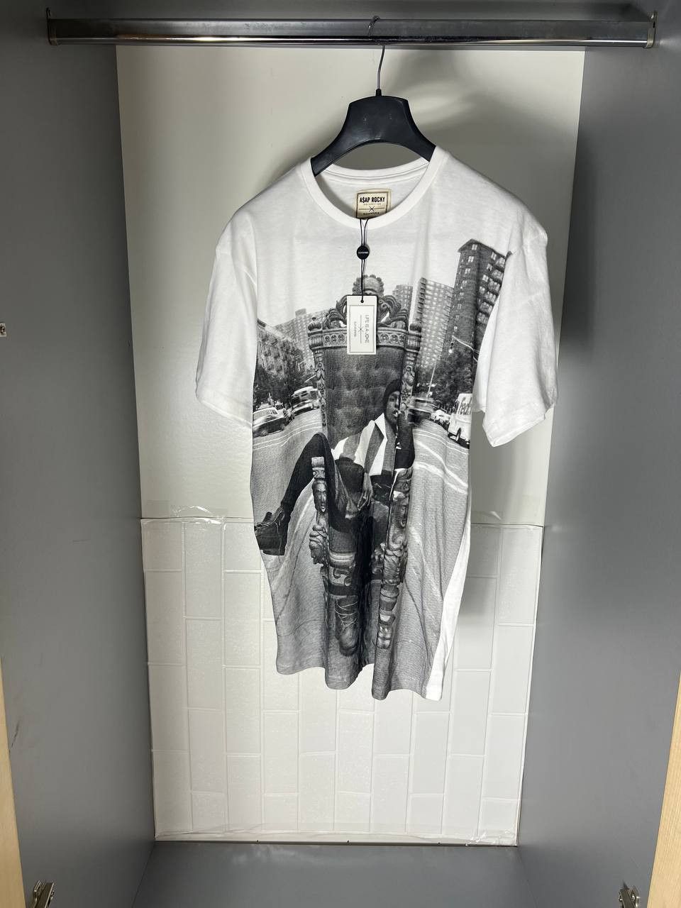 Band Tees VINTAGE ASAP ROCKY ART USA FLAG T-SHIRT RAP Y2K CASUAL Size US L / EU 52-54 / 3 - 2 Thumbnail