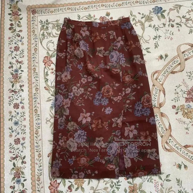 Burberry Burberry Floral Print Wool Midi Skirt. Size 27" / US 4 / IT 40 - 1 Thumbnail