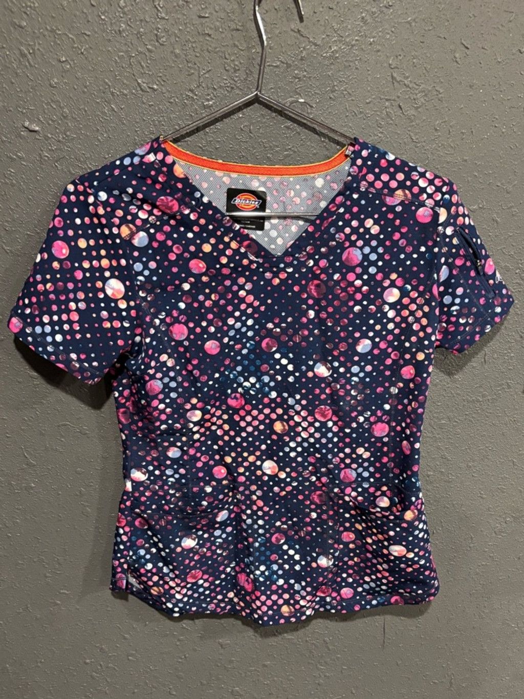 Dickies Dickies Navy Scrub Top with Pink Dot Pattern Size XS / US 0-2 / IT 36-38 - 1 Thumbnail
