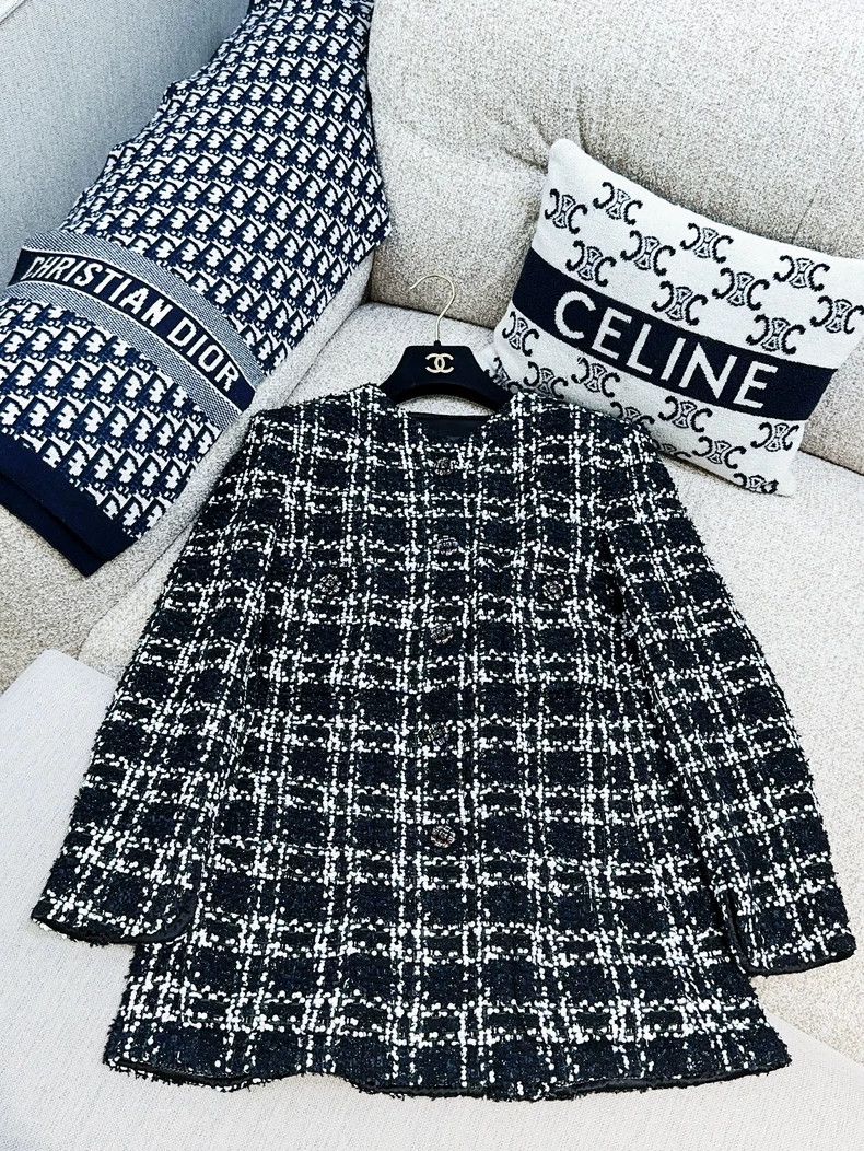 Chanel Chanel 22K black and white plaid tweed long-sleeved jacket Size XS / US 0-2 / IT 36-38 - 1 Thumbnail