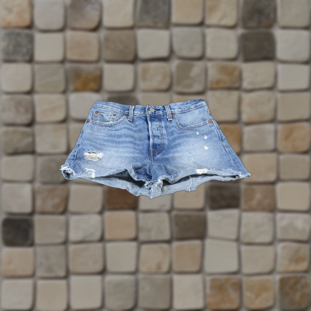 Levi's VINTAGE Levi's Shorts Womens 28 Blue Light Wash Denim Cut-Offs Ripped 90s Classic Size 28" / US 6 / IT 42 - 1 Thumbnail