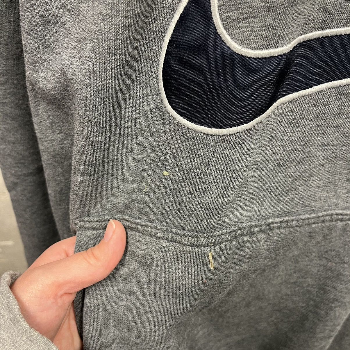 Nike Nike Vintage Y2K Gray Embroidered Swoosh Logo Fleece Hoodie Size US XL / EU 56 / 4 - 6 Thumbnail