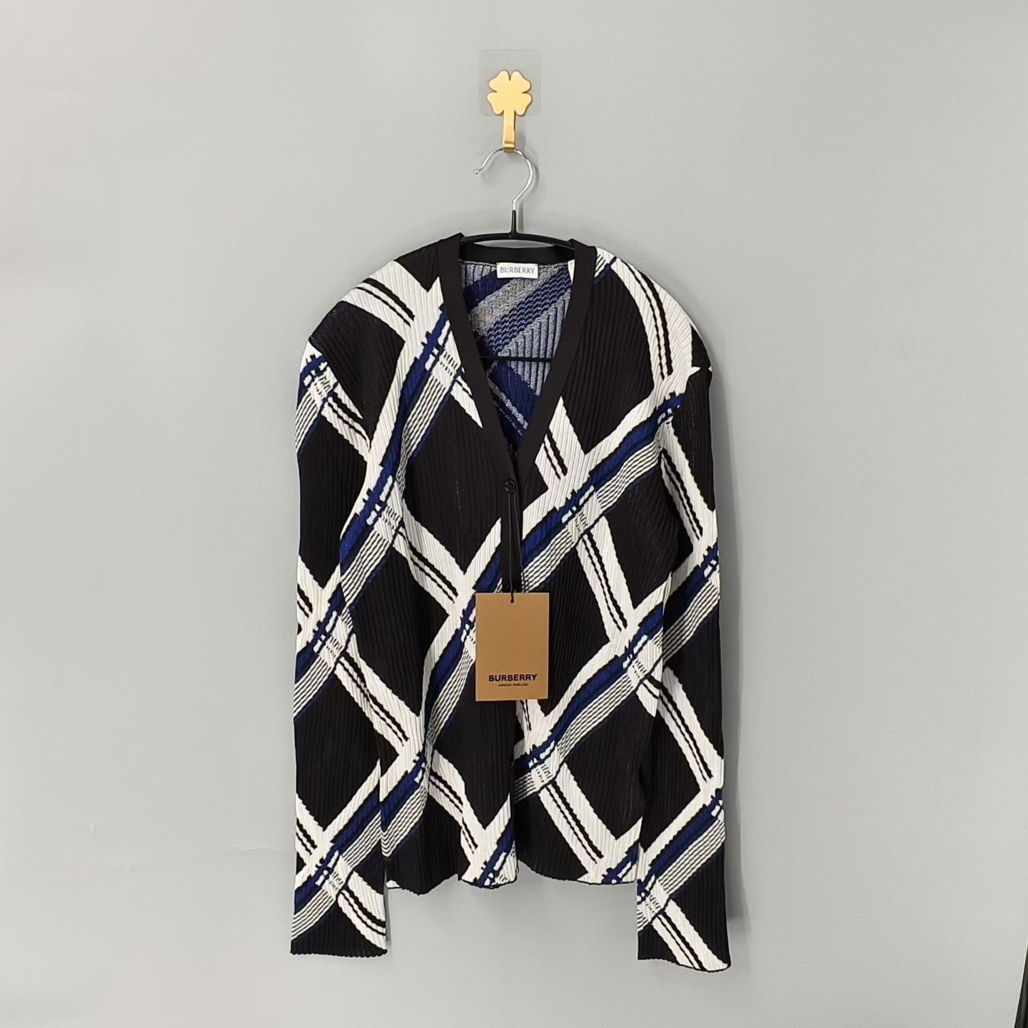 Burberry Burberry Knit Striped Multi Sweater L Women Size L / US 10 / IT 46 - 1 Thumbnail