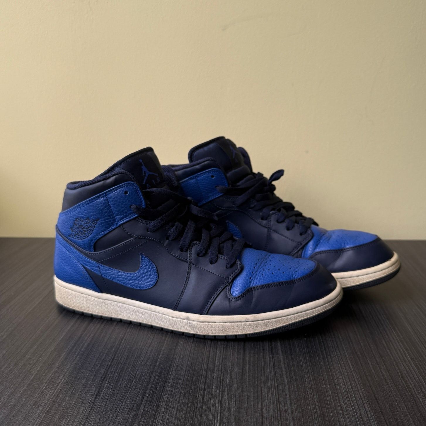 Jordan Brand Nike Air Jordan 1 2017 Mid Obsidian Royal 554724-412 Size 13 Size US 13 / EU 46 - 2 Thumbnail