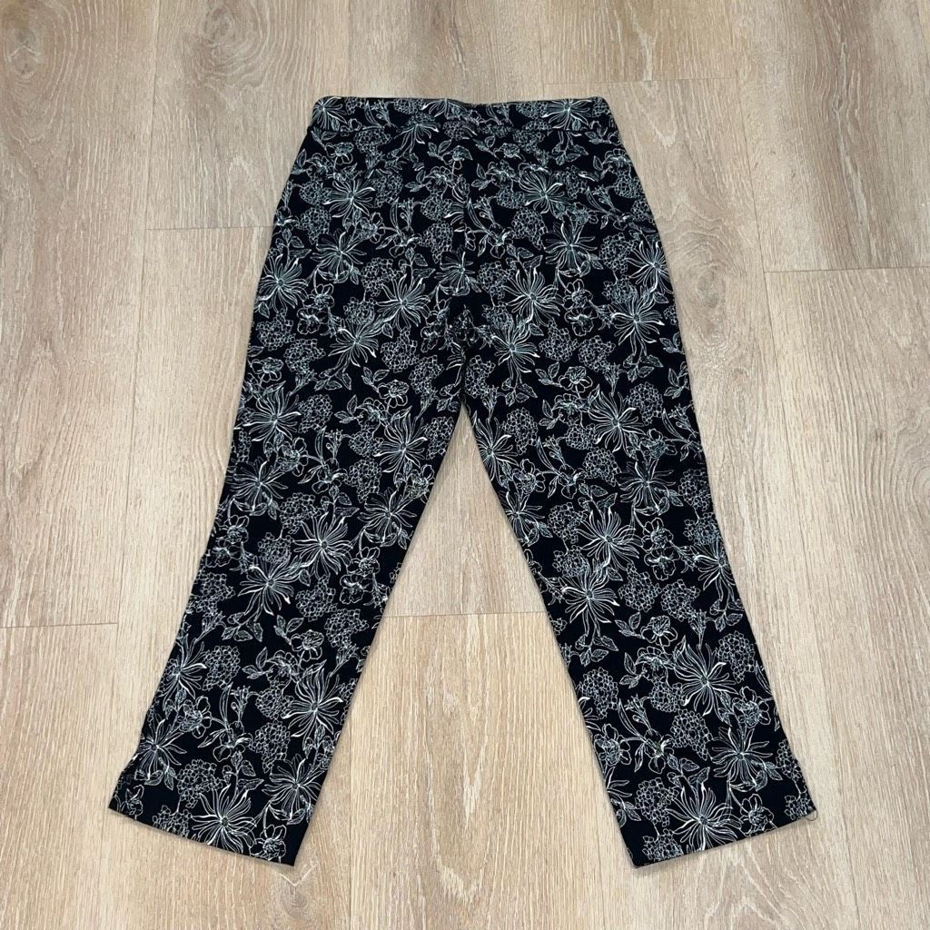 Kenzo Kenar, Black & White Floral Outline Stretchy Pull on Cropped Size 28" / US 6 / IT 42 - 8 Thumbnail