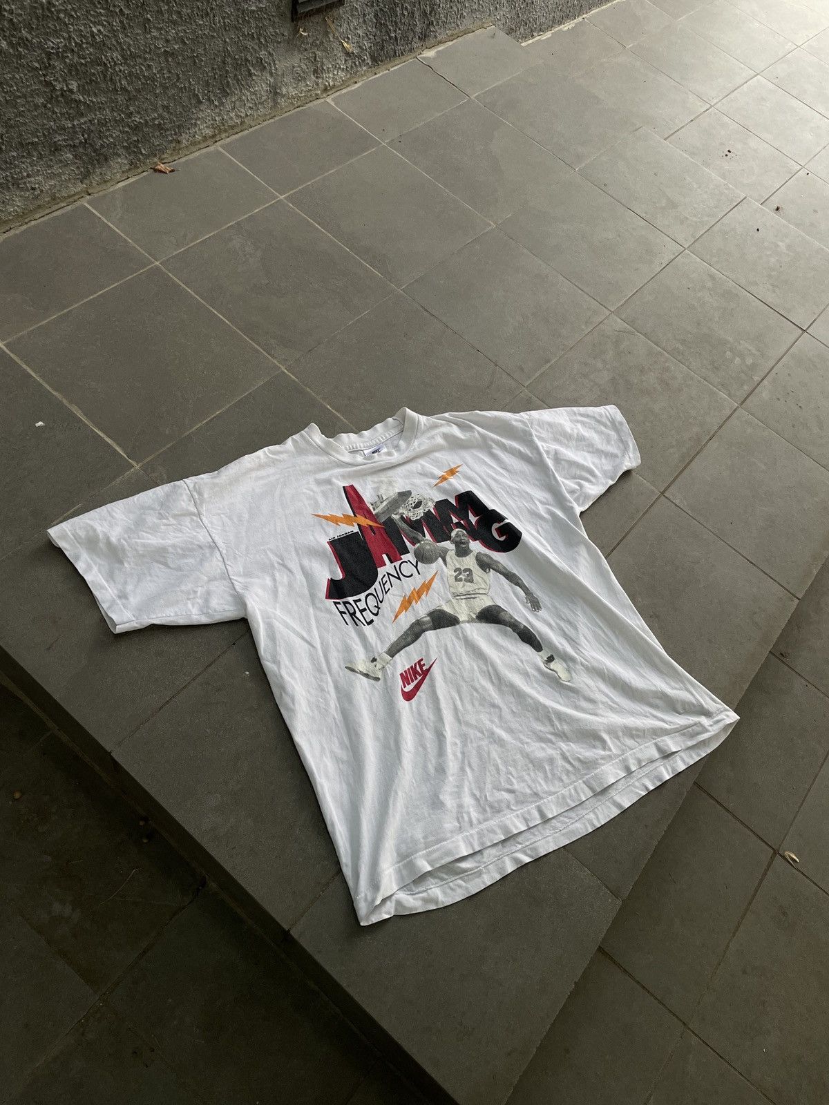 Jordan Brand Vintage 90s Rare Air Jordan Nike Tee Size US L / EU 52-54 / 3 - 1 Thumbnail