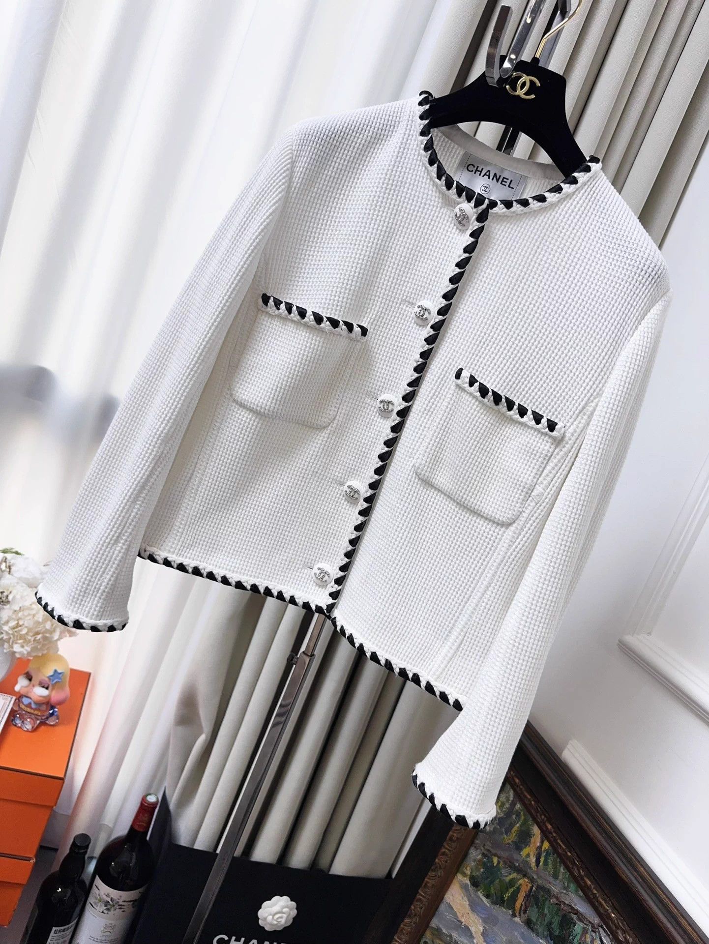 Chanel Chanel 21S White Waffle Crystal Button B&W Trim 40 Size M / US 6-8 / IT 42-44 - 1 Thumbnail