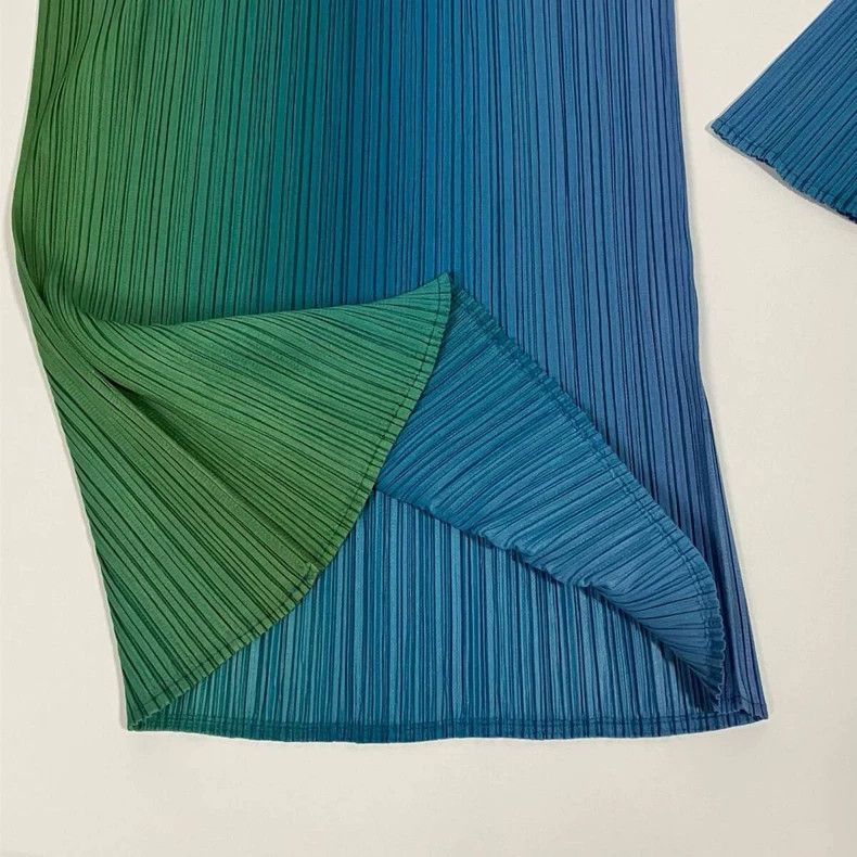 Issey Miyake size:one size Blue and green gradient aurora