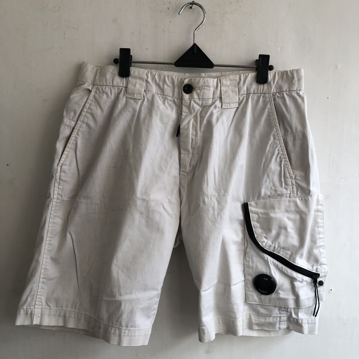 C.P. Company CP COMPANY LENS SHORT CARGO Size US 34 / EU 50 - 4 Thumbnail
