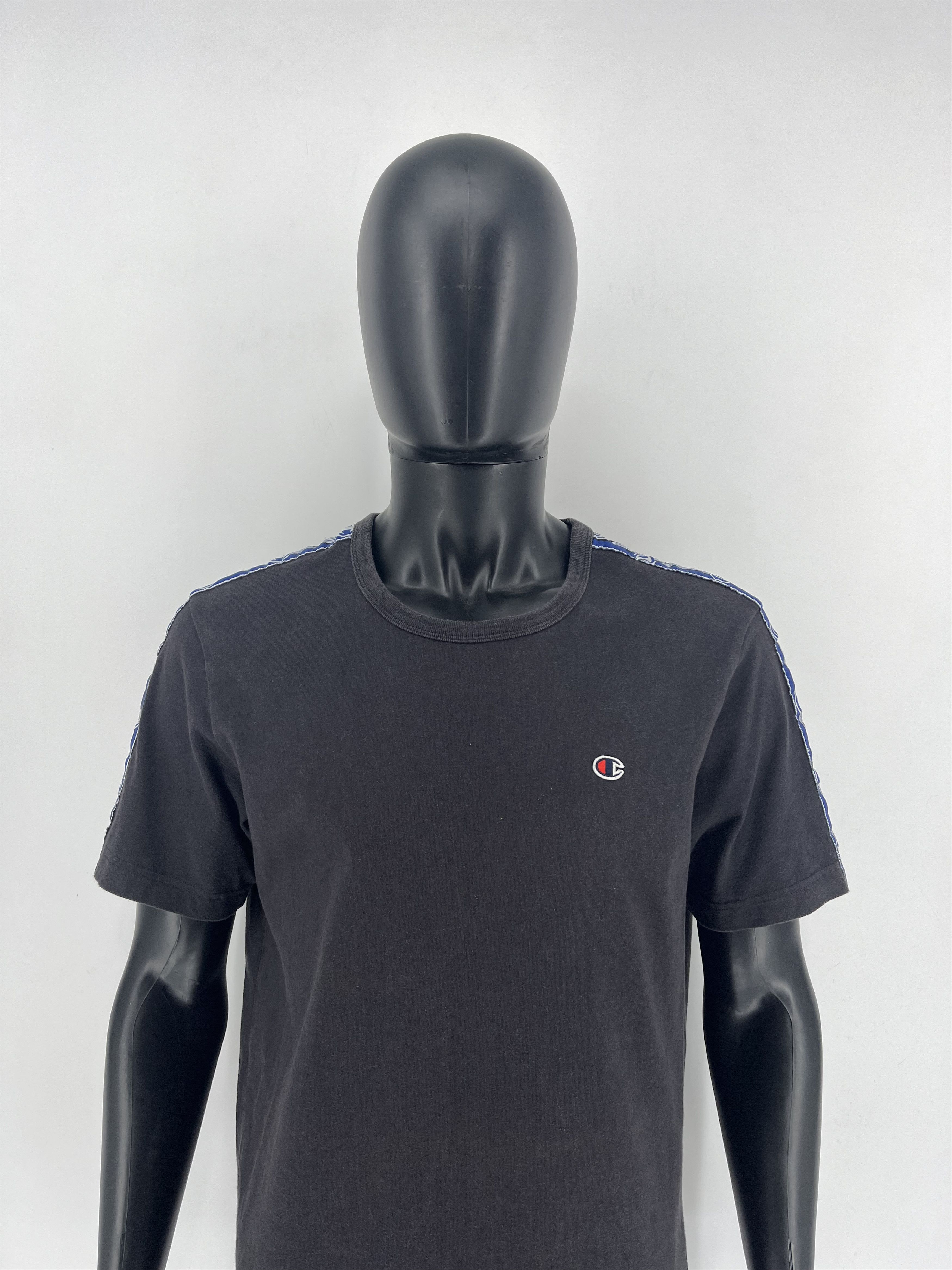 Champion × Vintage Vintage Y2K Champion Small Logo T-Shirt Streetwear Style Size US L / EU 52-54 / 3 - 1 Thumbnail