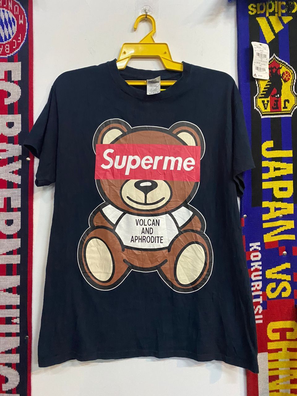 Designer × Gildan Gildan y2k bear 🐻 supreme print Size US M / EU 48-50 / 2 - 1 Thumbnail