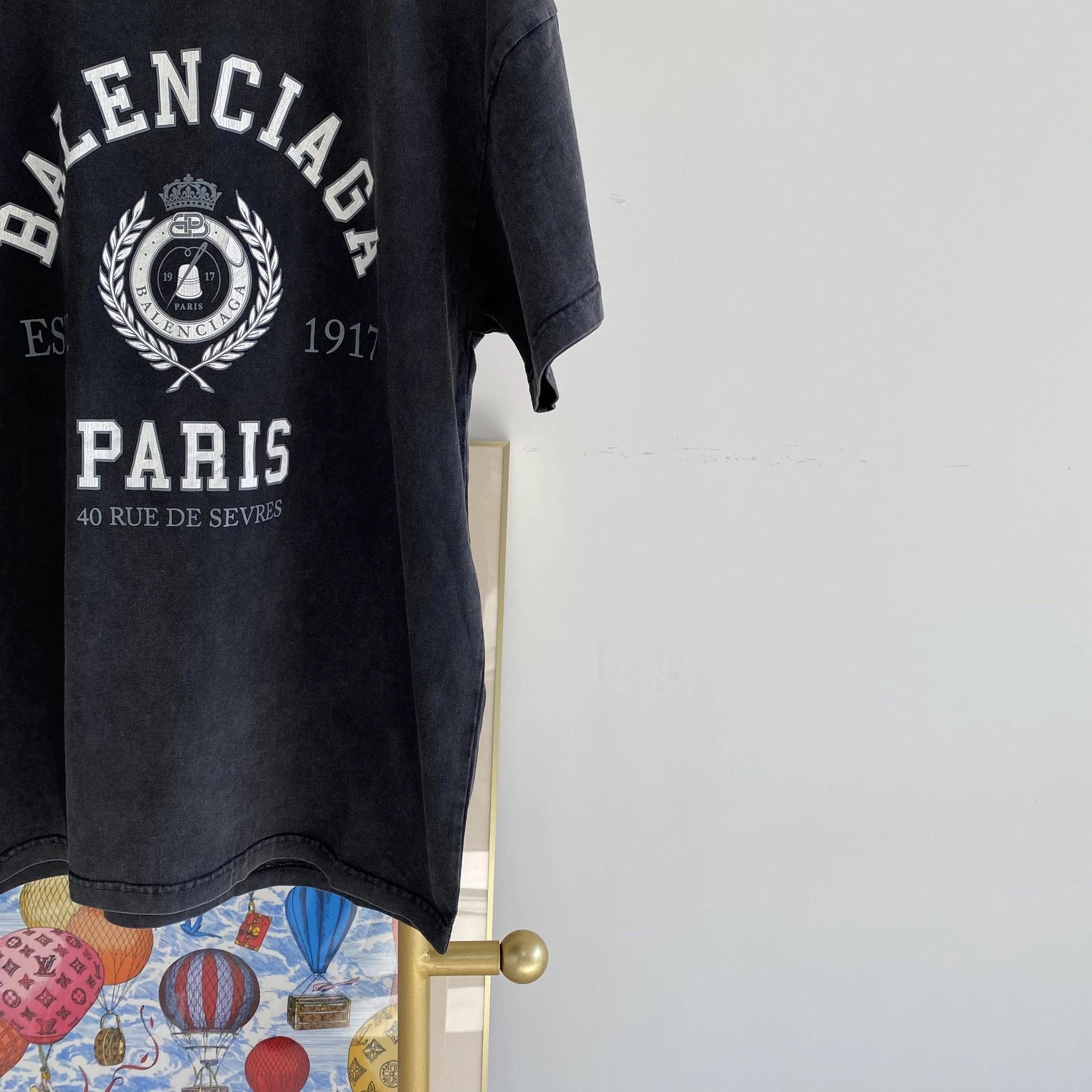 Balenciaga Balenciaga Distressed Gray Logo T-shirt M NWT Size US M / EU 48-50 / 2 - 4 Thumbnail