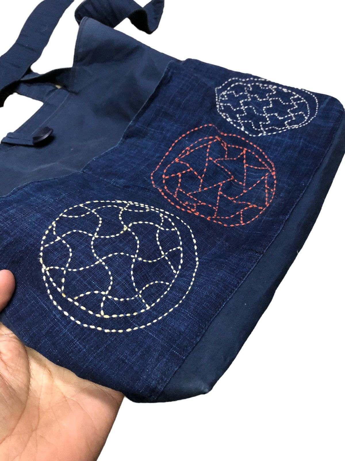 Japanese Brand FADED BLUE SASHIKO SLING/TOTE BAG Size ONE SIZE - 4 Thumbnail