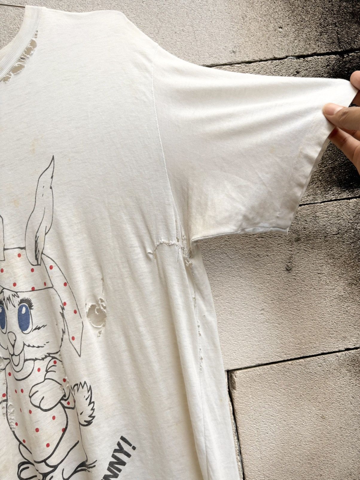 Vintage Thrashed EVERYBODY LOVES SOMEBUNNY T Shirt Distressed ERD Size US L / EU 52-54 / 3 - 10 Thumbnail