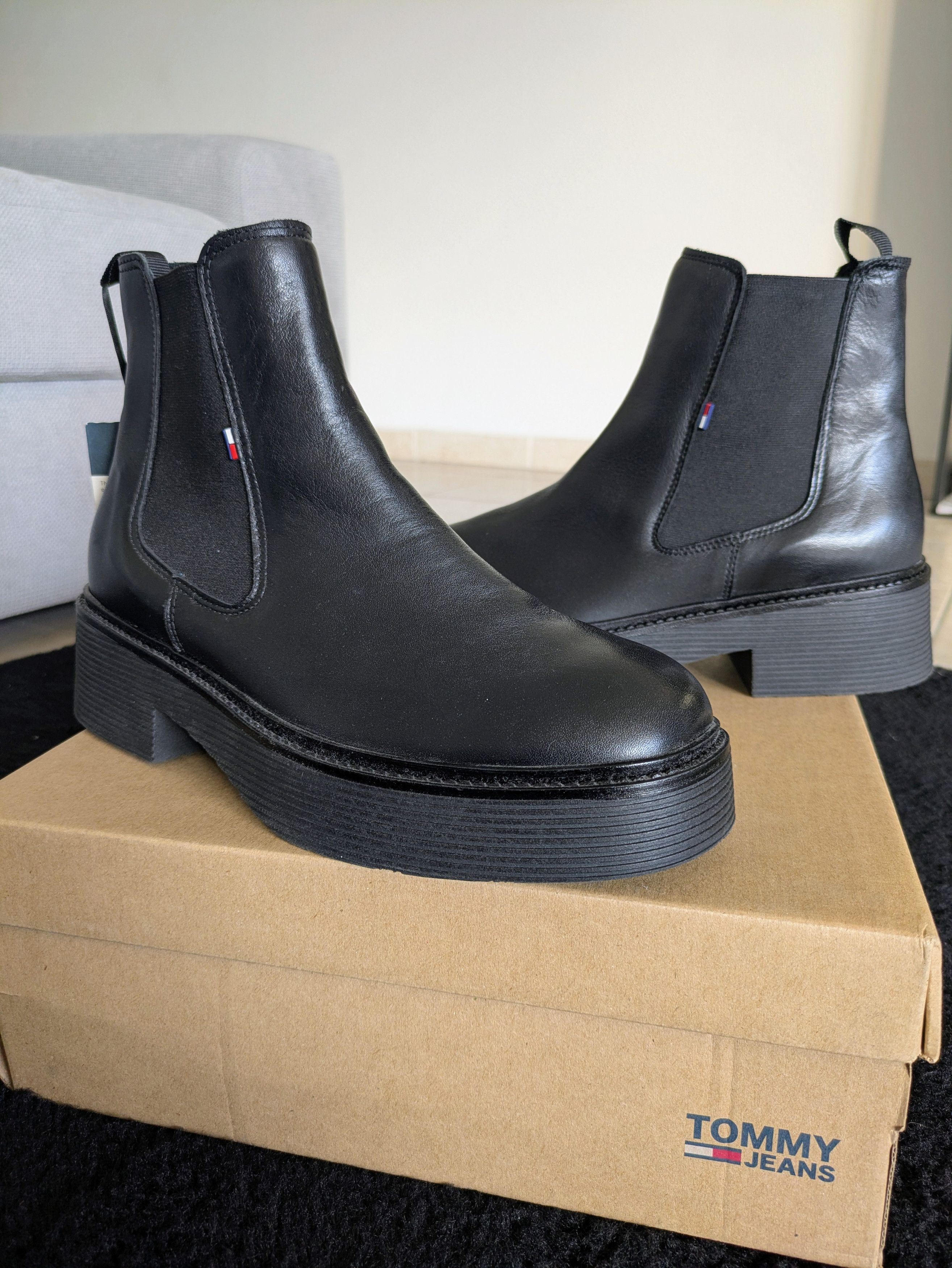 Tommy Hilfiger Bottines noires Tommy Hilfiger Size US 11 / IT 41 - 1 Thumbnail