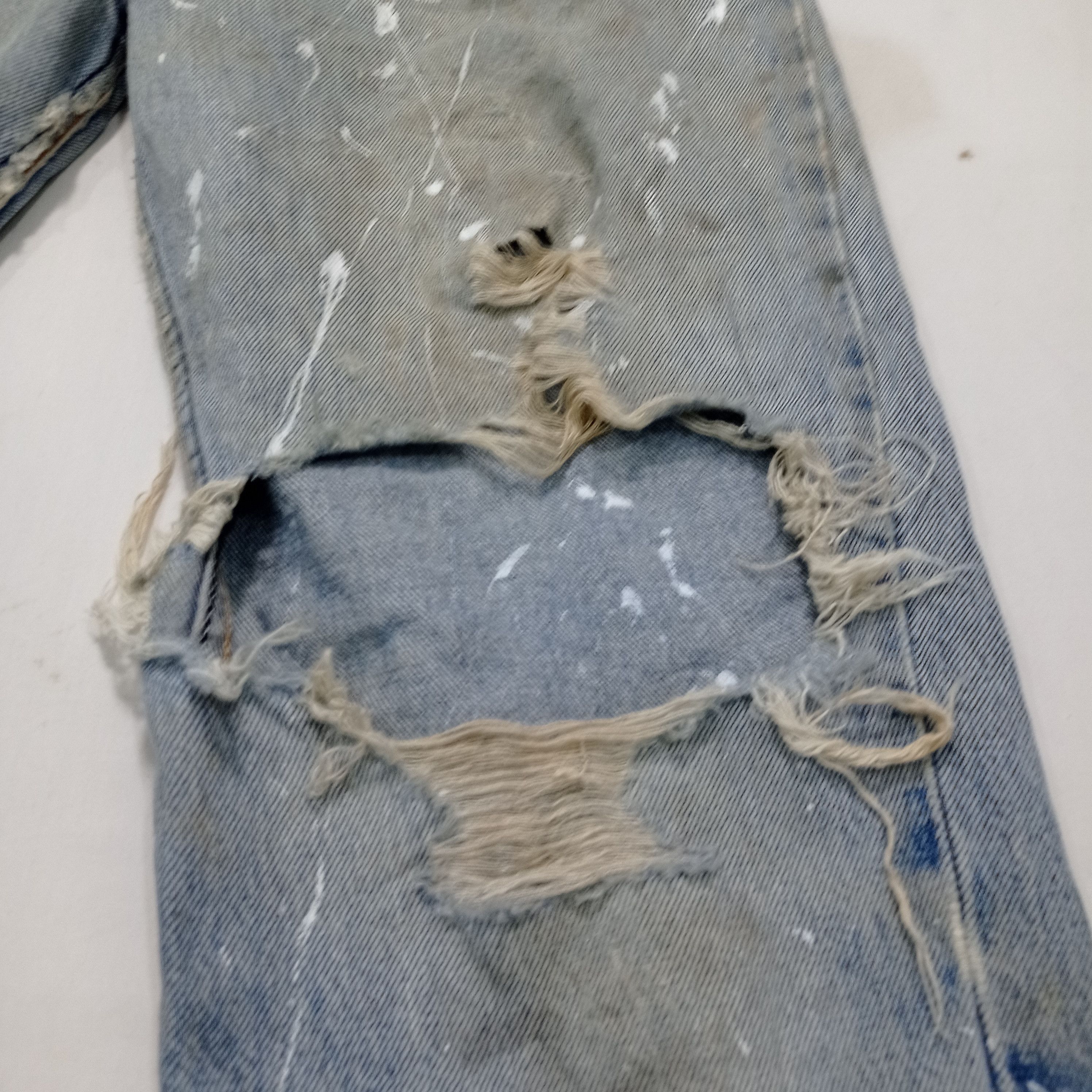 Levi's Vintage Levi's 501 Paint Splatter Distressed Jeans Pants Size US 29 - 7 Thumbnail