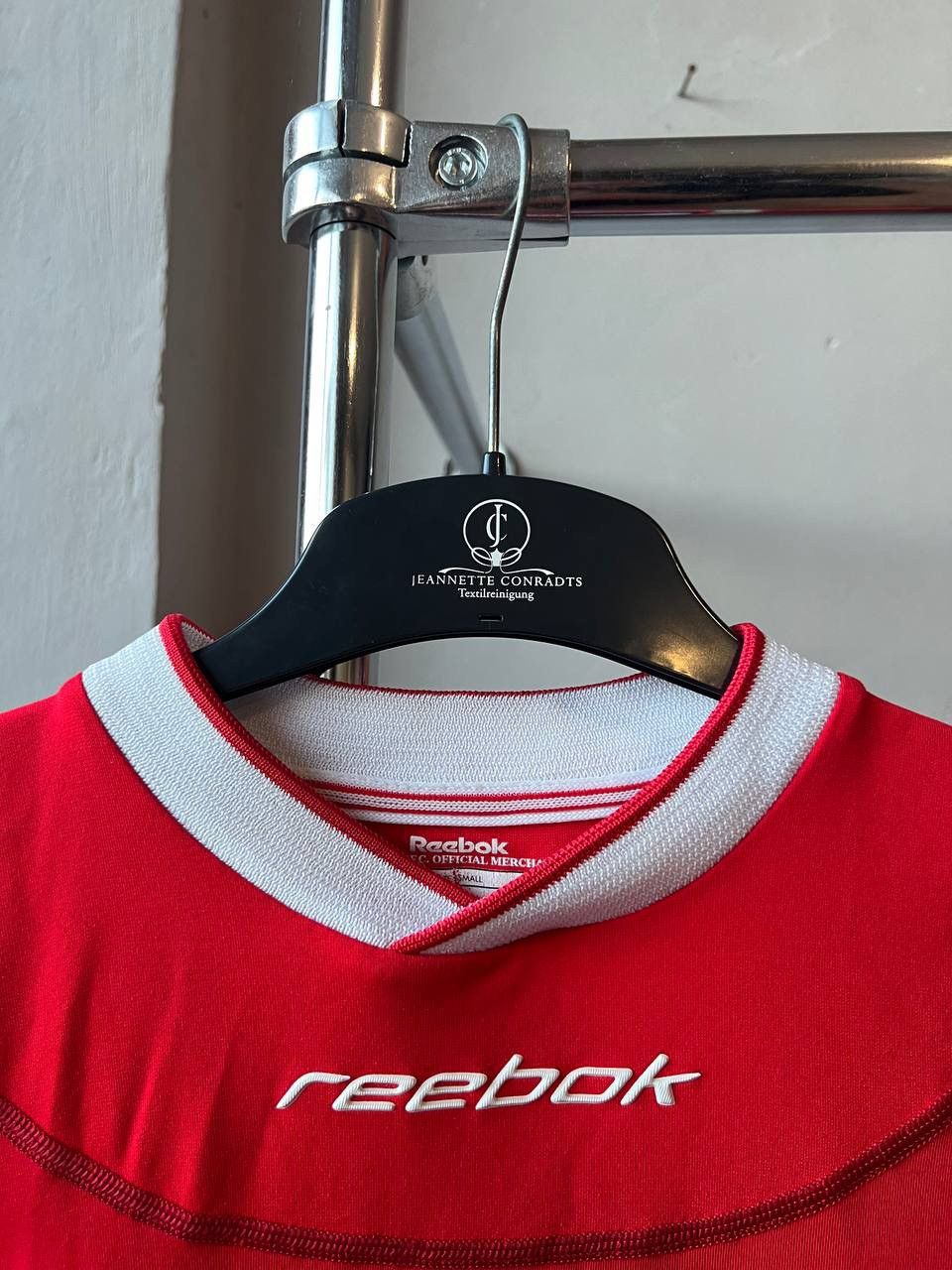 Reebok 2002/04 LIVERPOOL FC HOME SOCCER JERSEY FOOTBALL SHIRT SZ S Size US S / EU 44-46 / 1 - 6 Thumbnail