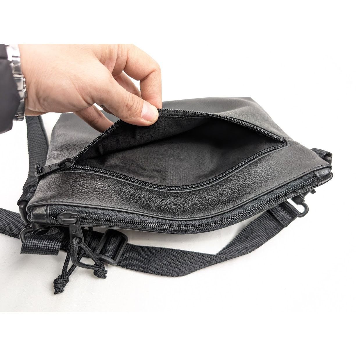 Balenciaga o1rshd1 Size: OS / Calf Grained Explore Crossbody Flat Pouch Size ONE SIZE - 21 Thumbnail