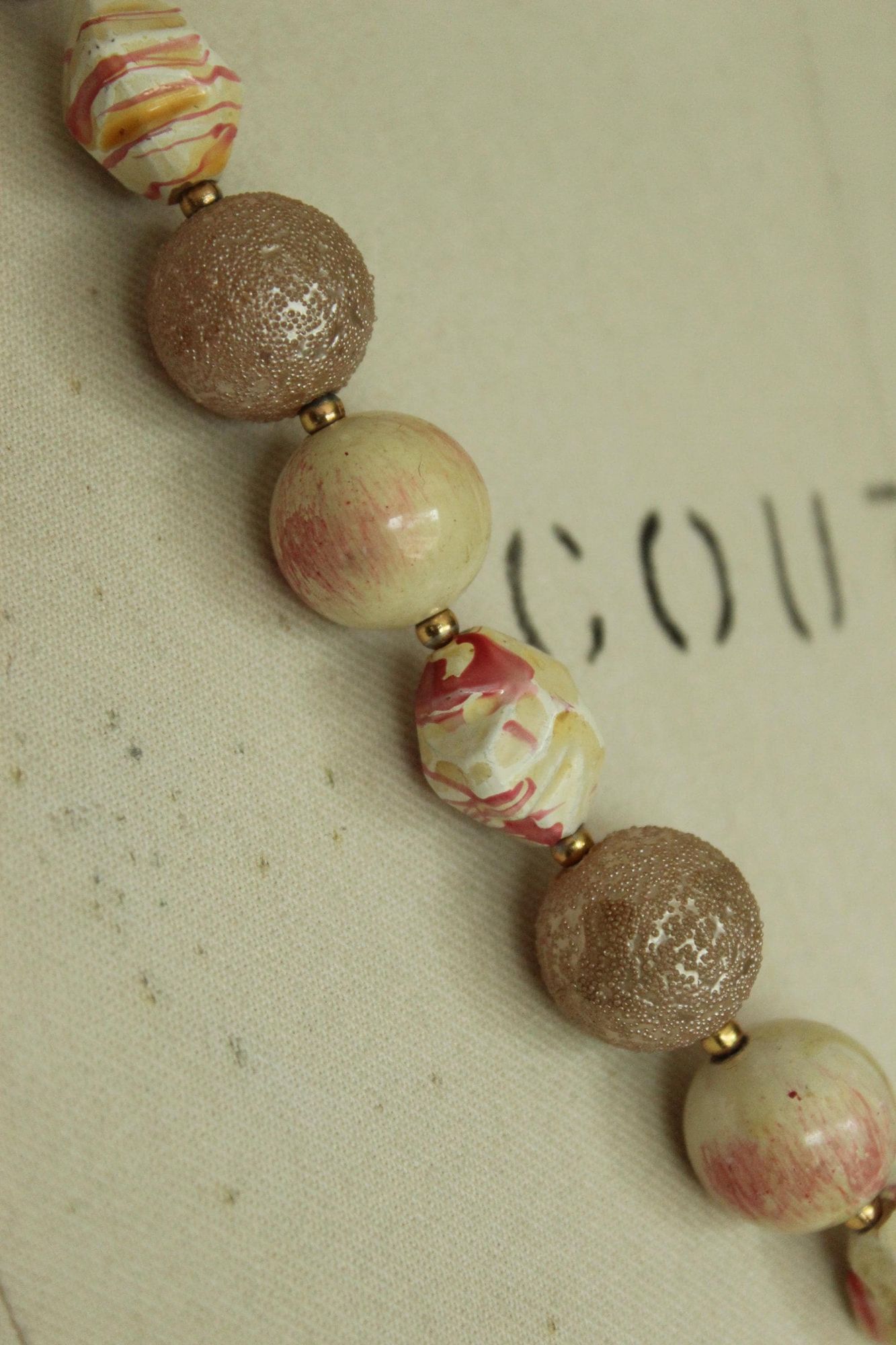 Vintage Vintage 1960s Necklace, Pink and White Large Beads with Gold Size ONE SIZE - 3 Thumbnail