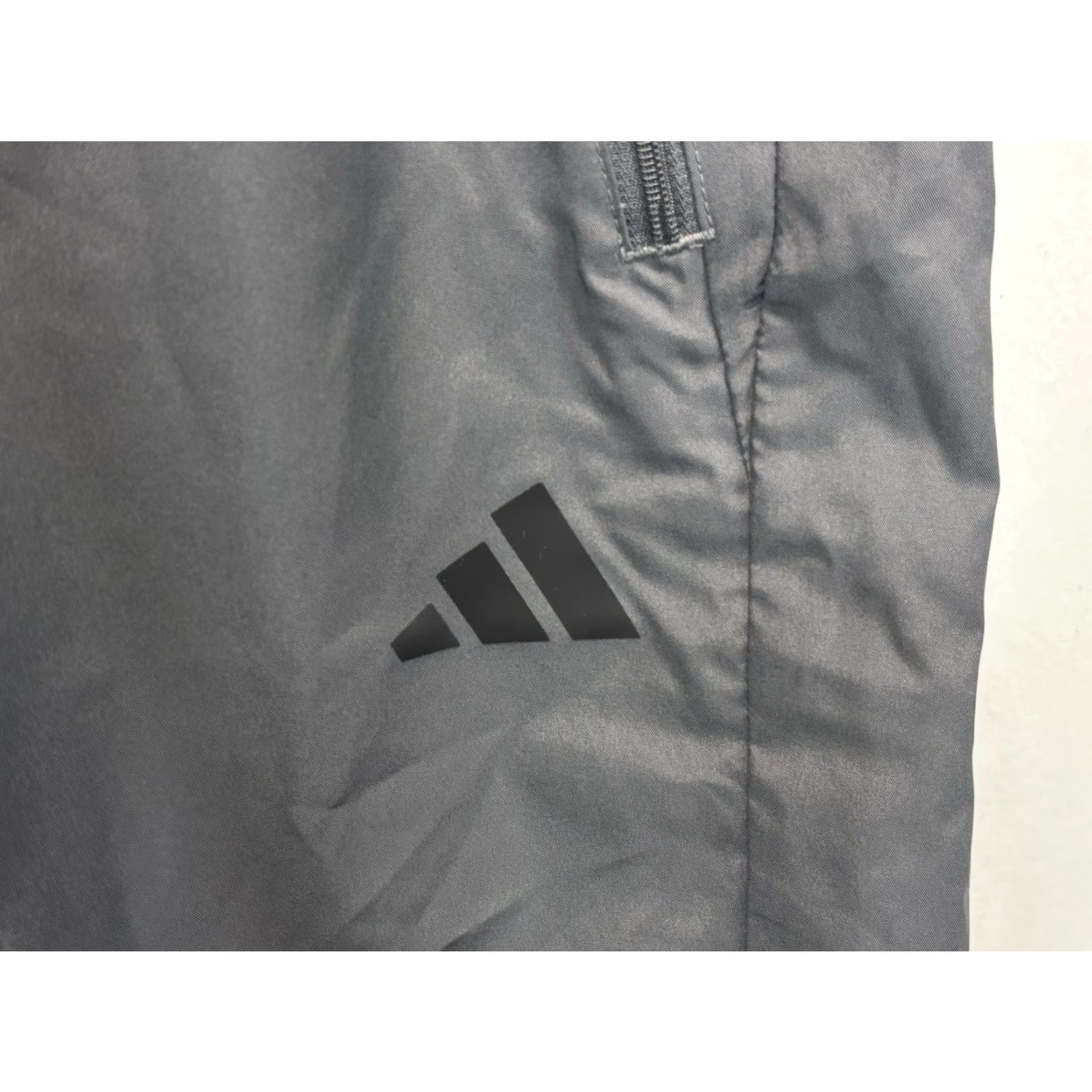 Adidas Adidas Men's Athletic Shorts XL Gray 7-Inch Inseam Zip Pockets Activewear Size US 36 / EU 52 - 2 Thumbnail
