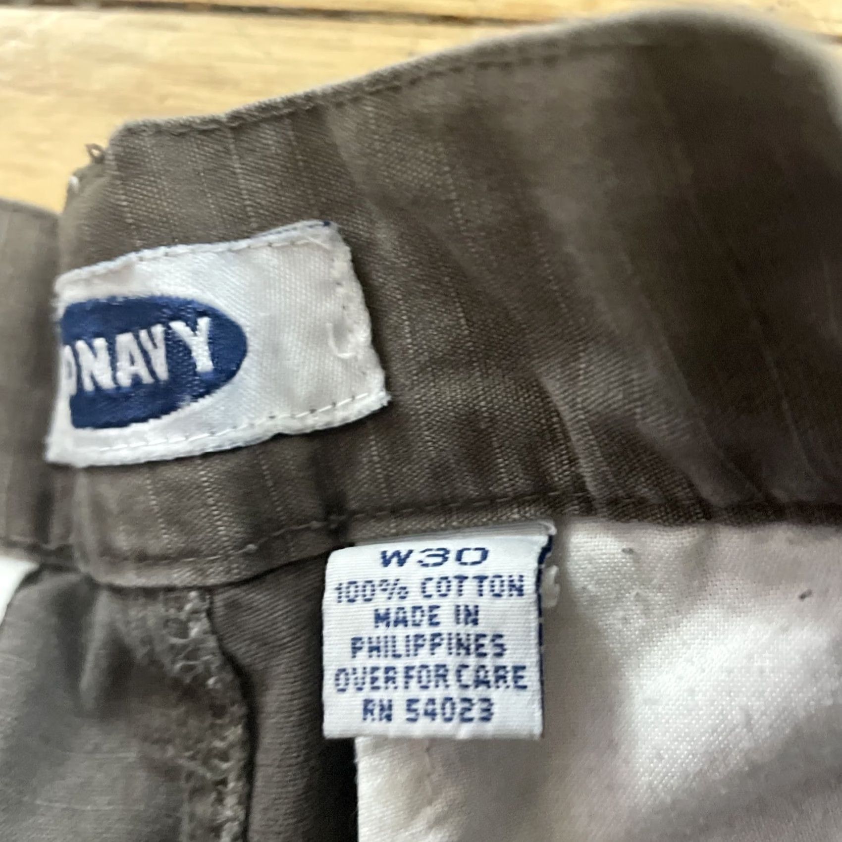 Old Navy VINTAGE Old Navy Cargo Shorts Men W 30 Gray Brown Zip Pockets 90s Y2K Bleach Fade Cargo Shorts Mens 30x9 Size US 30 / EU 46 - 5 Thumbnail