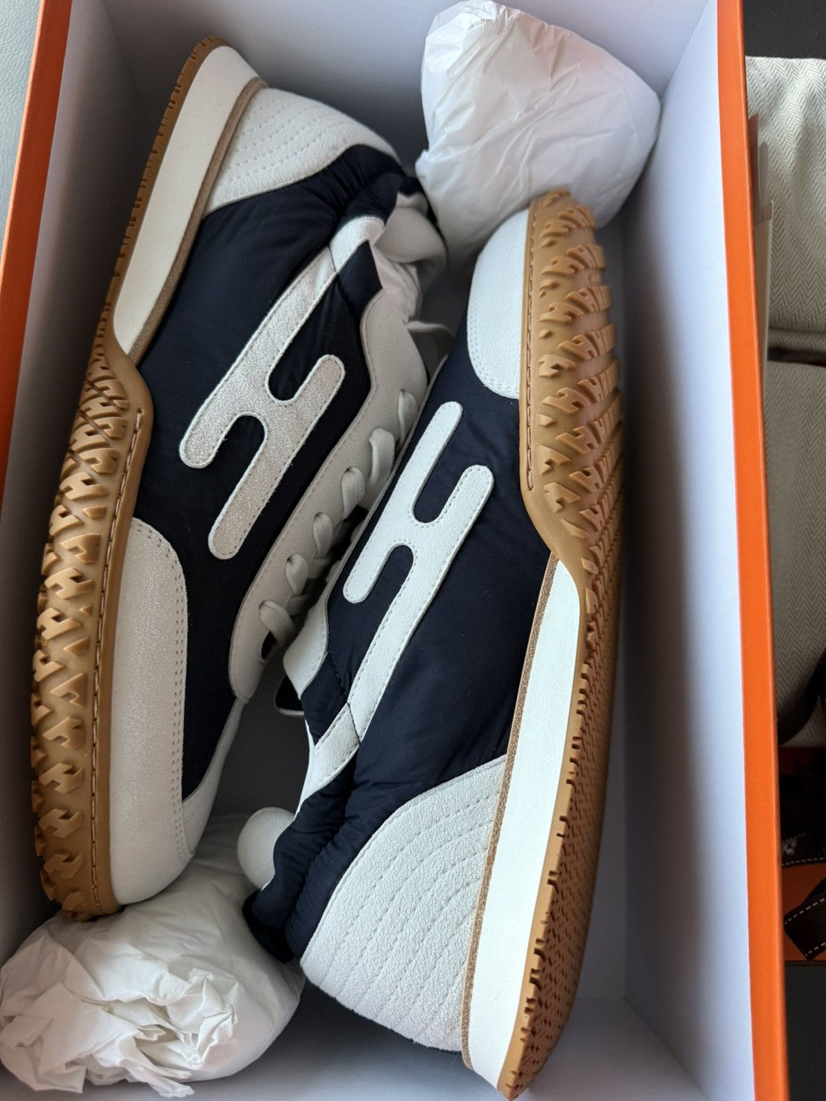 Hermes Brand New Full Set Hermes H Logo Sneaker Limited Edition Size US 10.5 / EU 43-44 - 3 Thumbnail