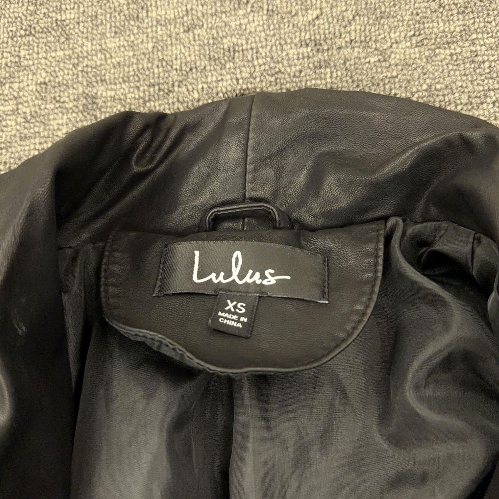 Lulus VINTAGE? No. Lulus Jacket Womens XS Black Faux Leather Moto Biker Zip Pockets Lined Asym Hem Size XS / US 0-2 / IT 36-38 - 4 Thumbnail