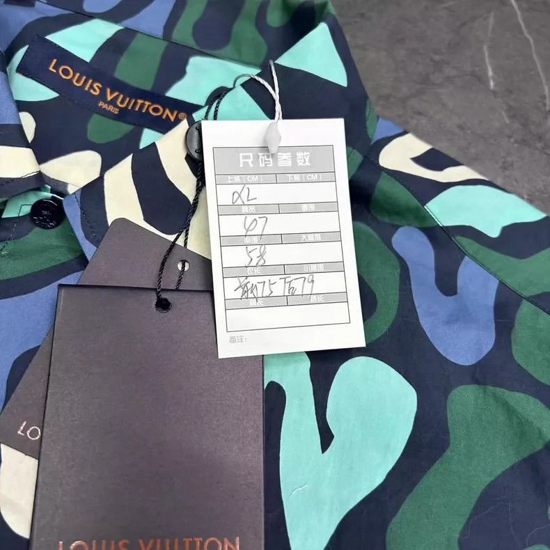Louis Vuitton Louis Vuitton Graffiti Logo Long Sleeve Shirt-2506 Size US XL / EU 56 / 4 - 7 Thumbnail