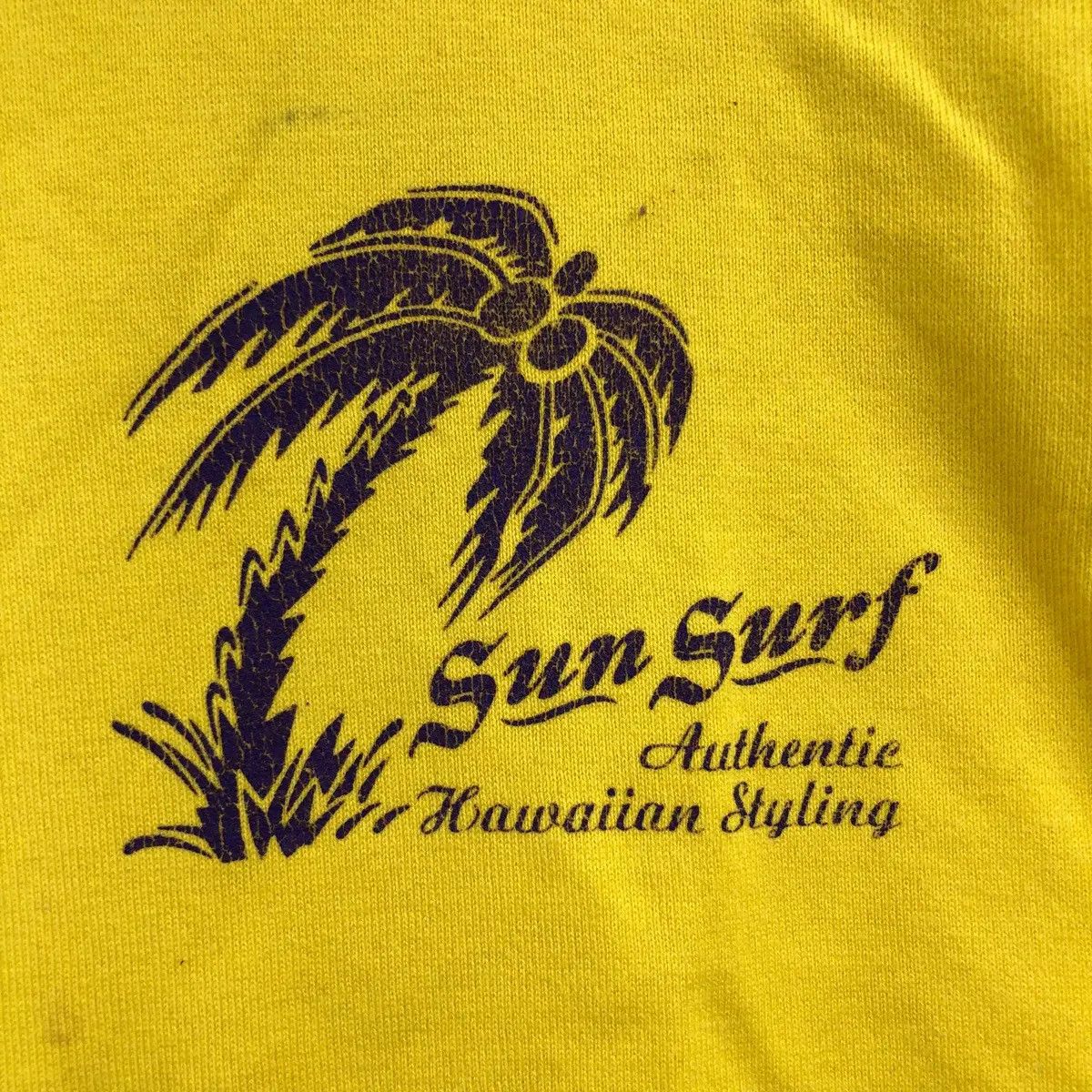 Vtg 90' SUN SURF Toyo Enterprise Golden Pineapple Tee Shirt