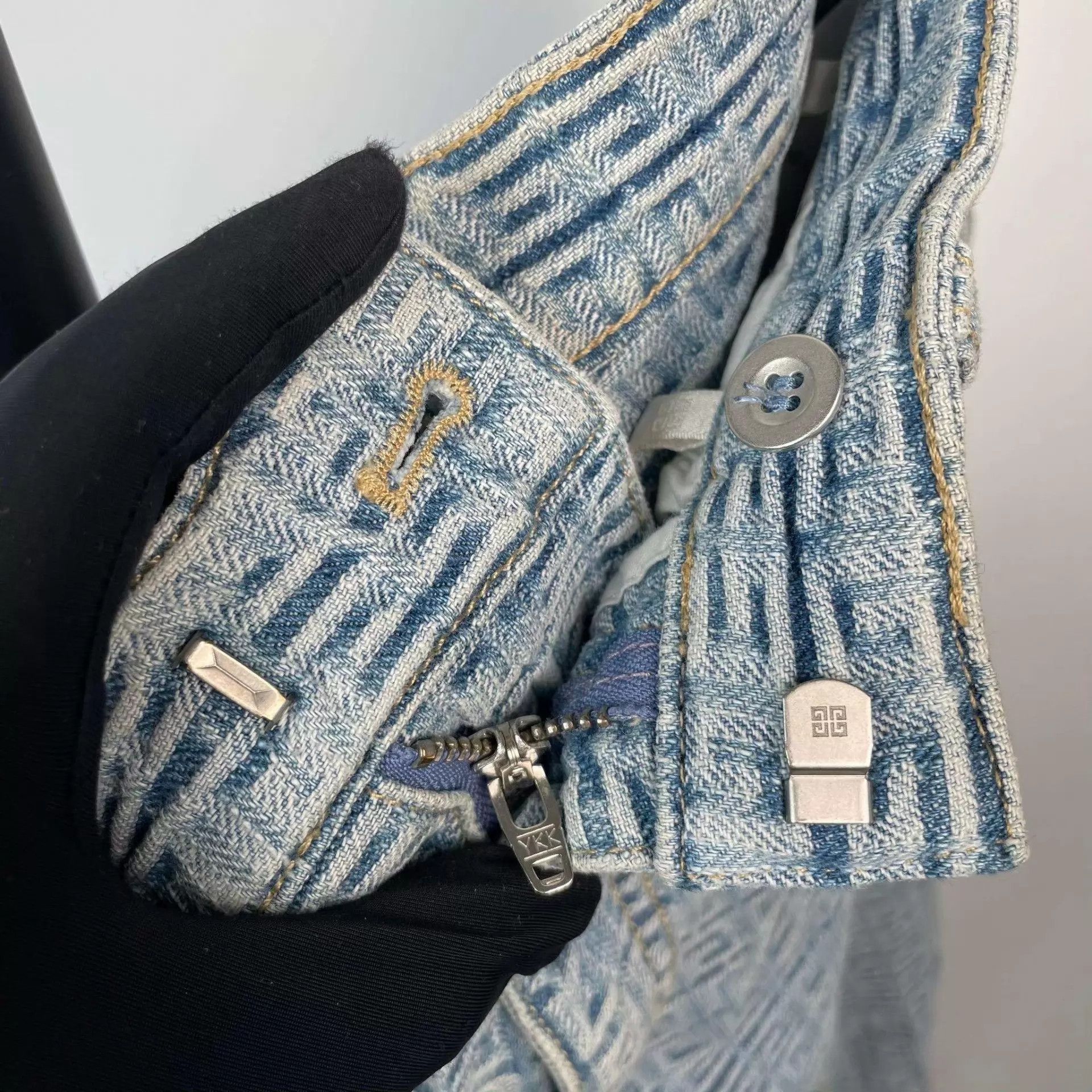 Givenchy Givenchy Light Wash Jeans 30 Size 30" / US 8 / IT 44 - 4 Thumbnail
