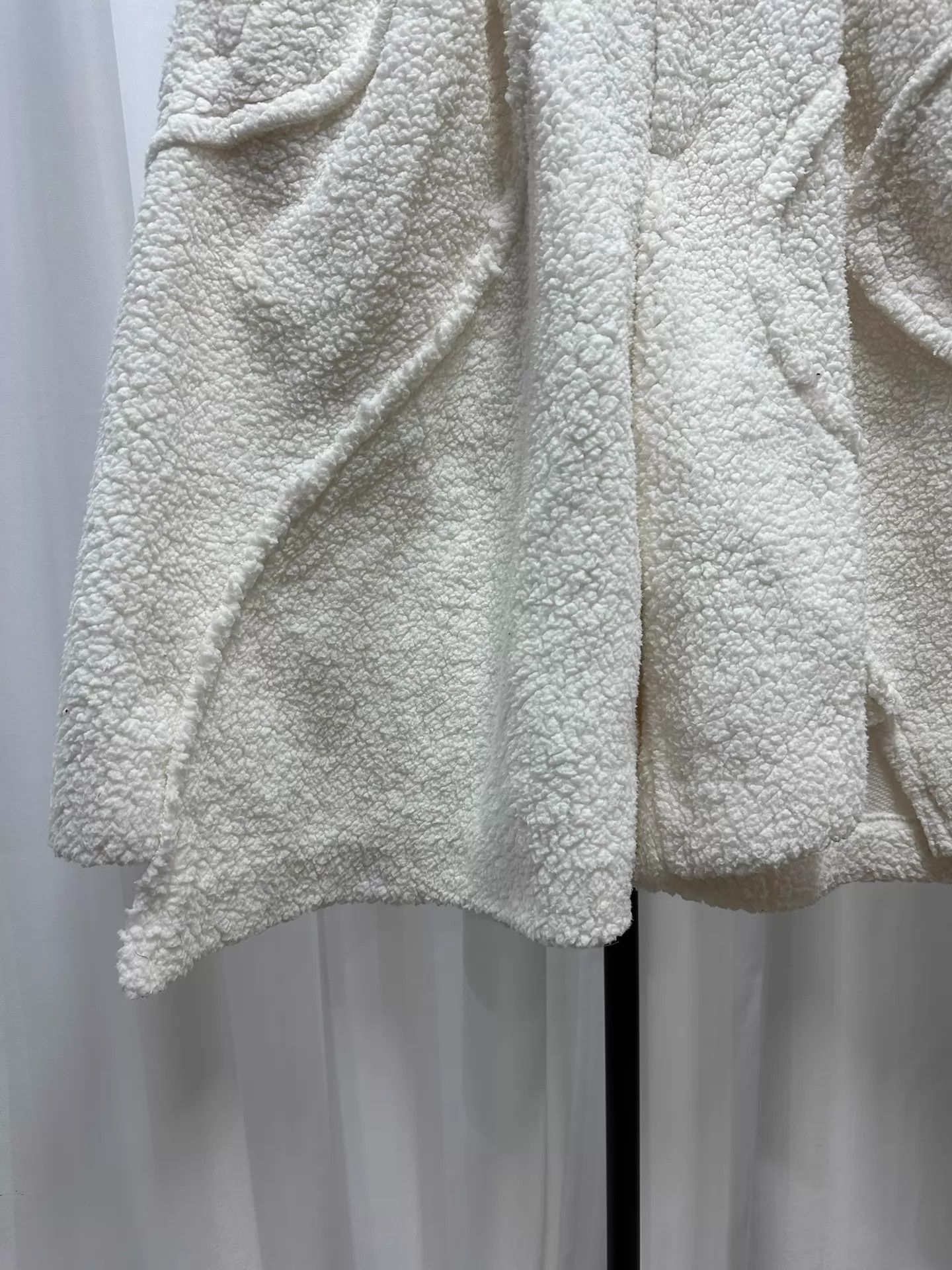 Comme des Garcons Homme Plus CDG Homme Plus 18aw White Spiral Lamb Fur Shorts M Size US 32 / EU 48 - 4 Thumbnail