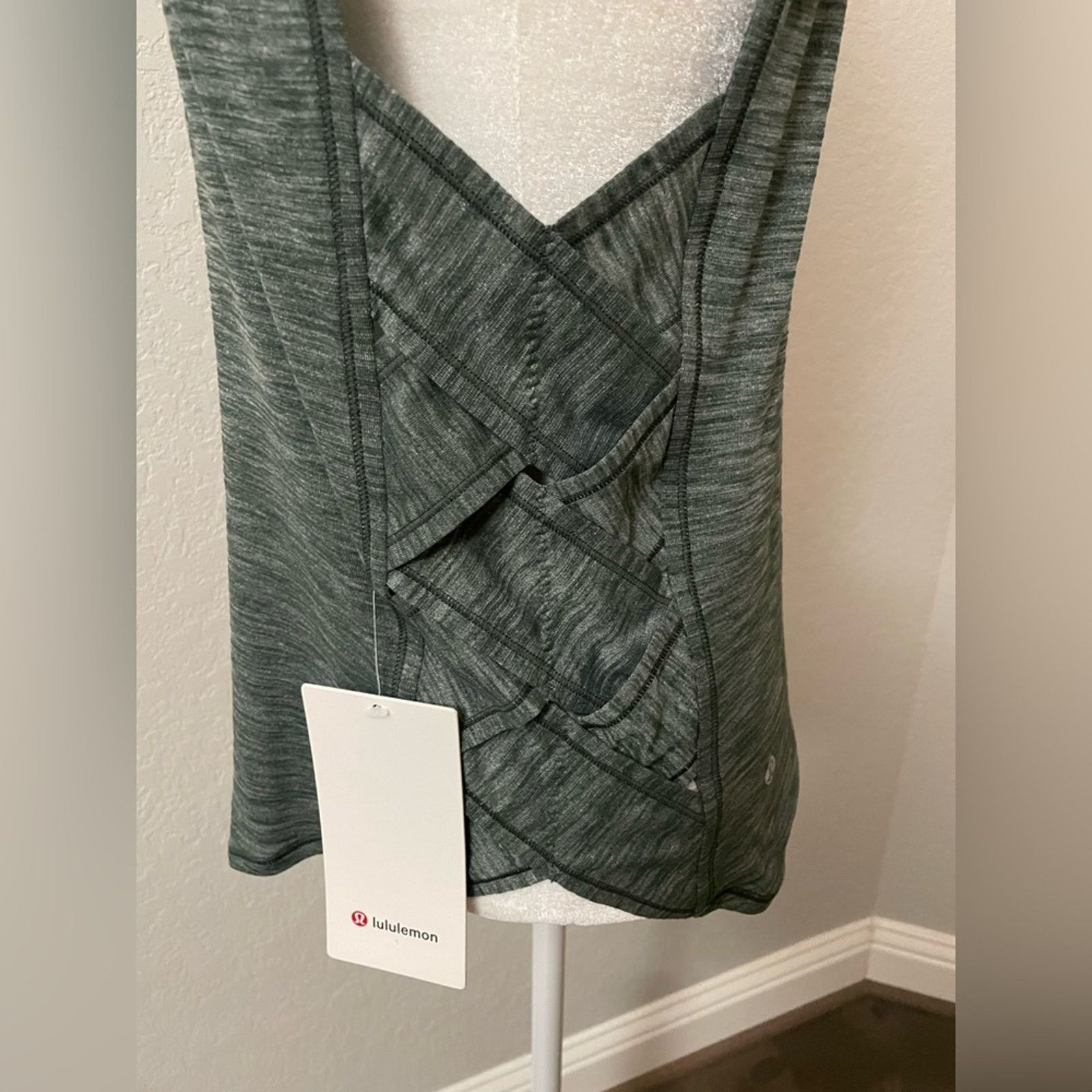 Lululemon Lululemon Var-City Muscle Tank in heathered green - size 6 Size M / US 6-8 / IT 42-44 - 4 Thumbnail