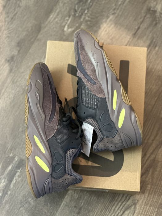 Yeezy 700 cheap mauve grailed