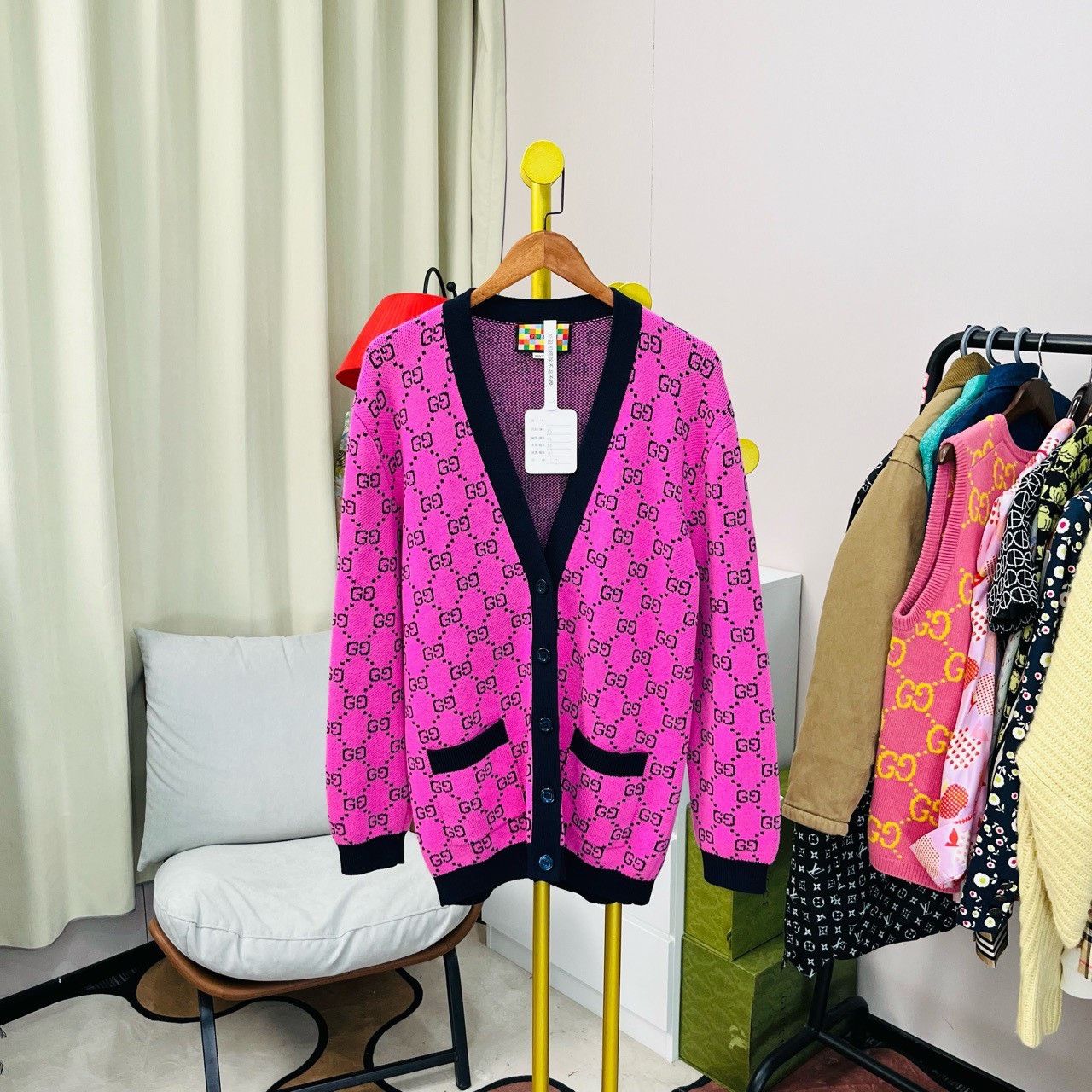 Gucci Gucci Pink full-print cardigan sweater 2501-Nextarrow Size US XS / EU 42 / 0 - 1 Thumbnail