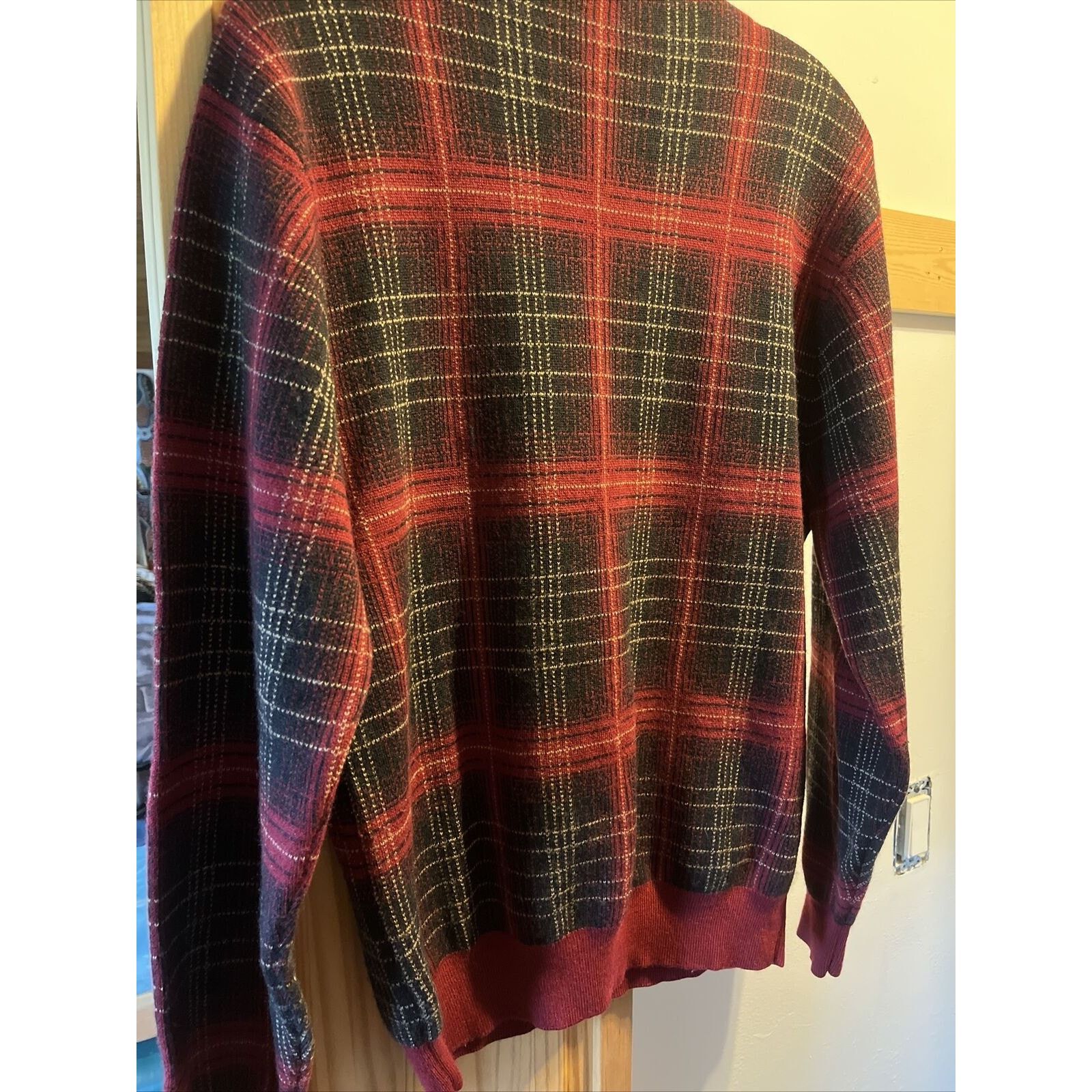Pendleton Pendleton mens M red plaid long sleeve pullover wool sweater Size US M / EU 48-50 / 2 - 11 Thumbnail