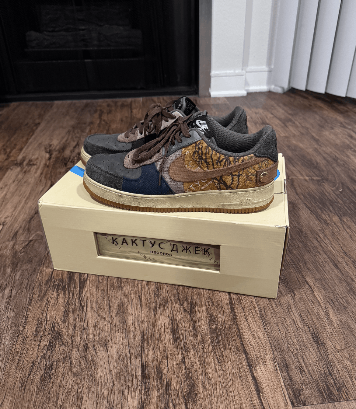 Nike × Travis Scott Travis Scott x Air Force 1 Low 'Cactus Jack' Size US 11 / EU 44 - 1 Thumbnail