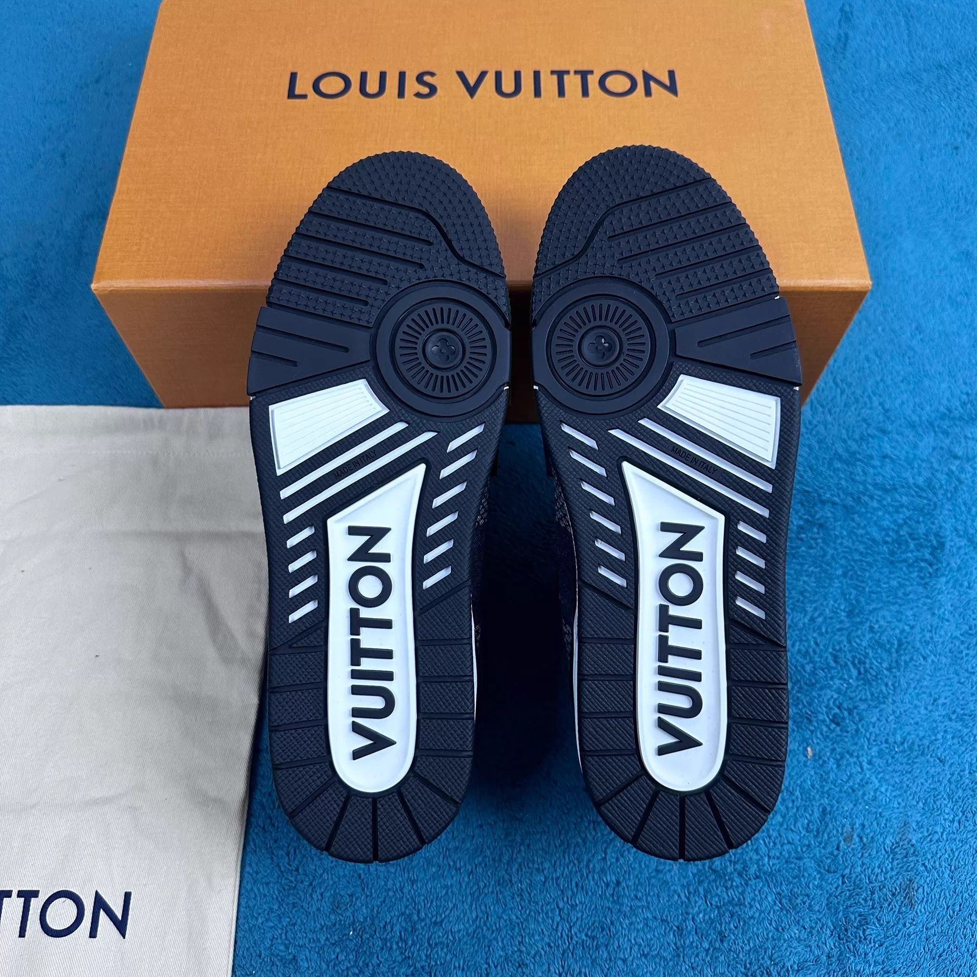 Louis Vuitton LV Trainer Leather Monogram Low-Top Sneaker Black 6.5/40.5 Size US 7.5 / EU 40-41 - 5 Thumbnail