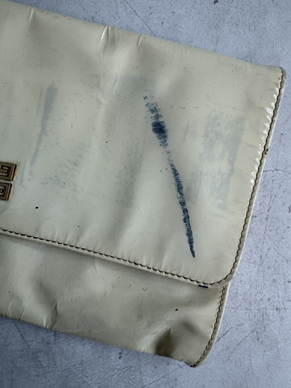 Givenchy Vintage Givenchy Clutch Bag Cream Patent Leather Logo Size ONE SIZE - 4 Thumbnail