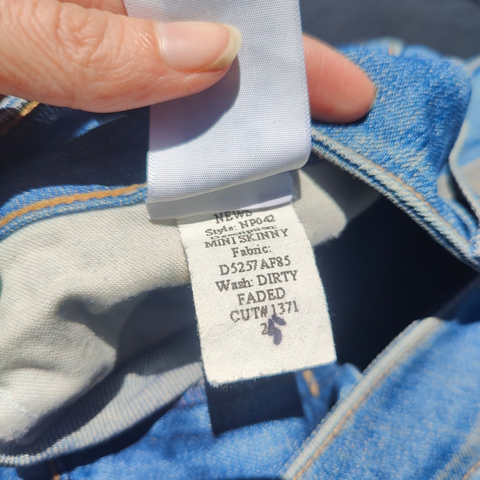 6397 6397 Mini Skinny Jeans Womens 25 Dirty Faded Light Wash Size 25" / US 0 / IT 36 - 9 Thumbnail