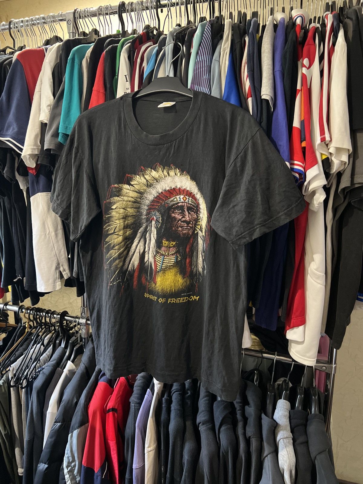 Vintage VINTAGE ZIP IT LONDON AMERICAN BATIVE INDIAN T SHIRT NATURE Size US L / EU 52-54 / 3 - 2 Thumbnail