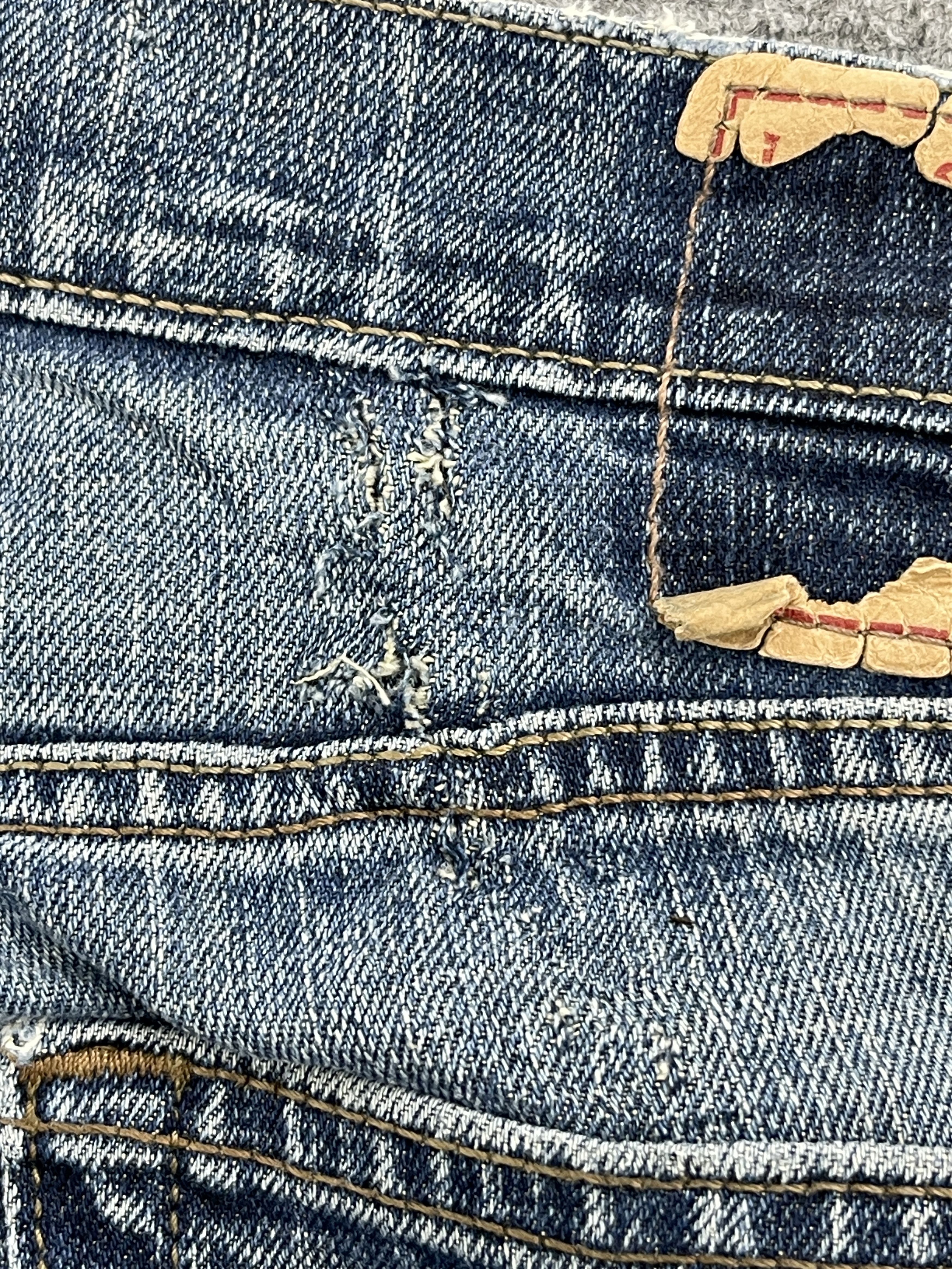 Levi's Faded Blue Vintage Levi's 514 Slim Straight Jeans DP2549 Size US 35 - 5 Thumbnail