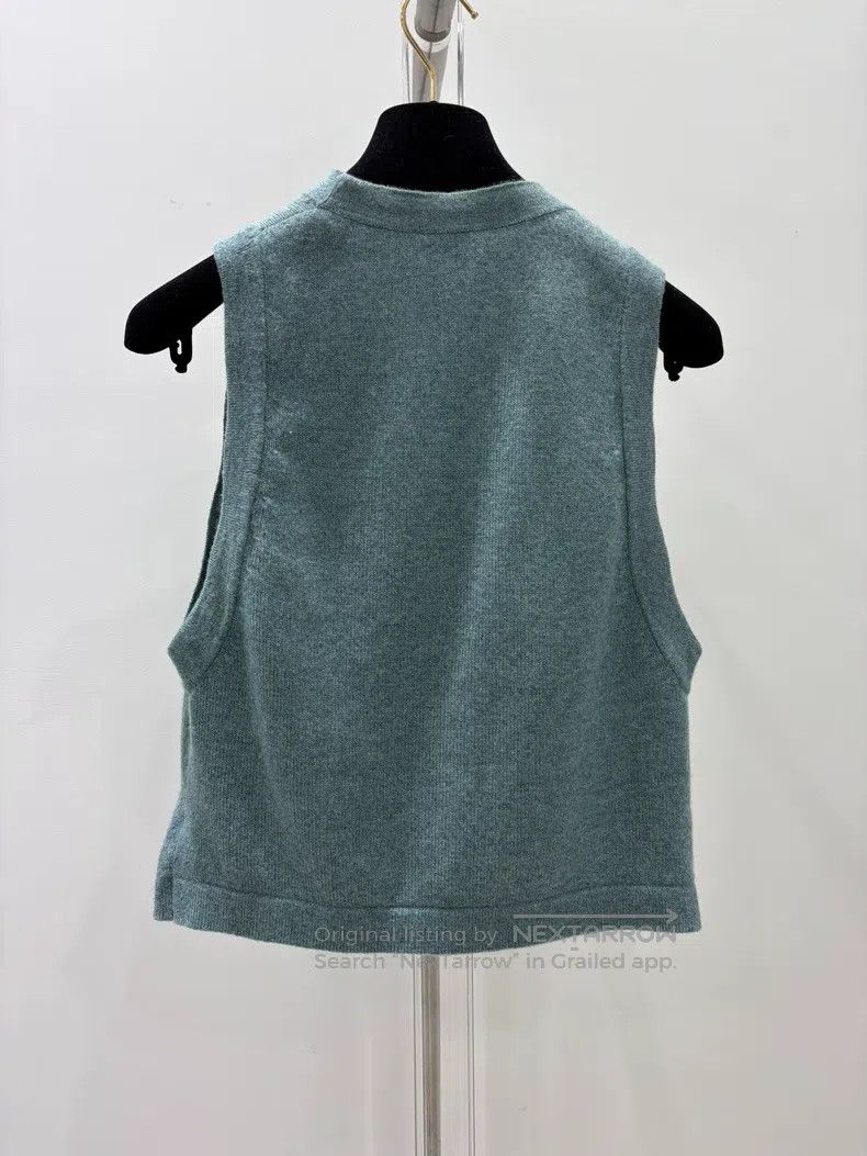 Chanel Chanel Camelia button corse knitted vest Size S / US 4 / IT 40 - 2 Thumbnail